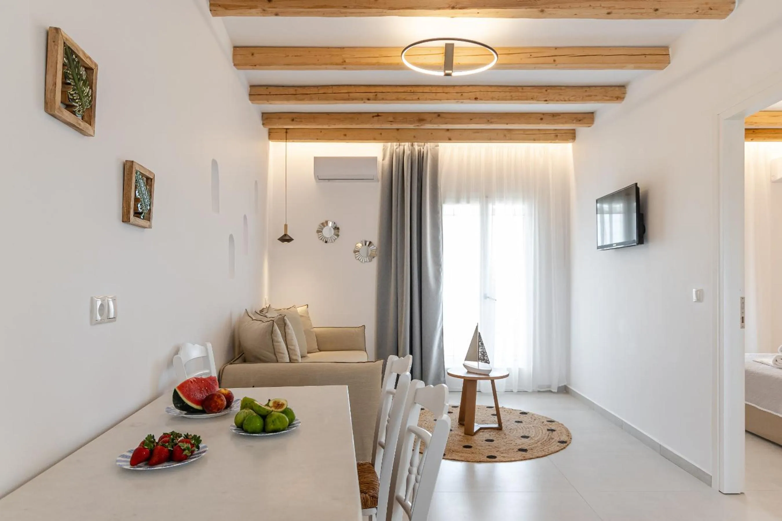 Birikos Hotel & Suites