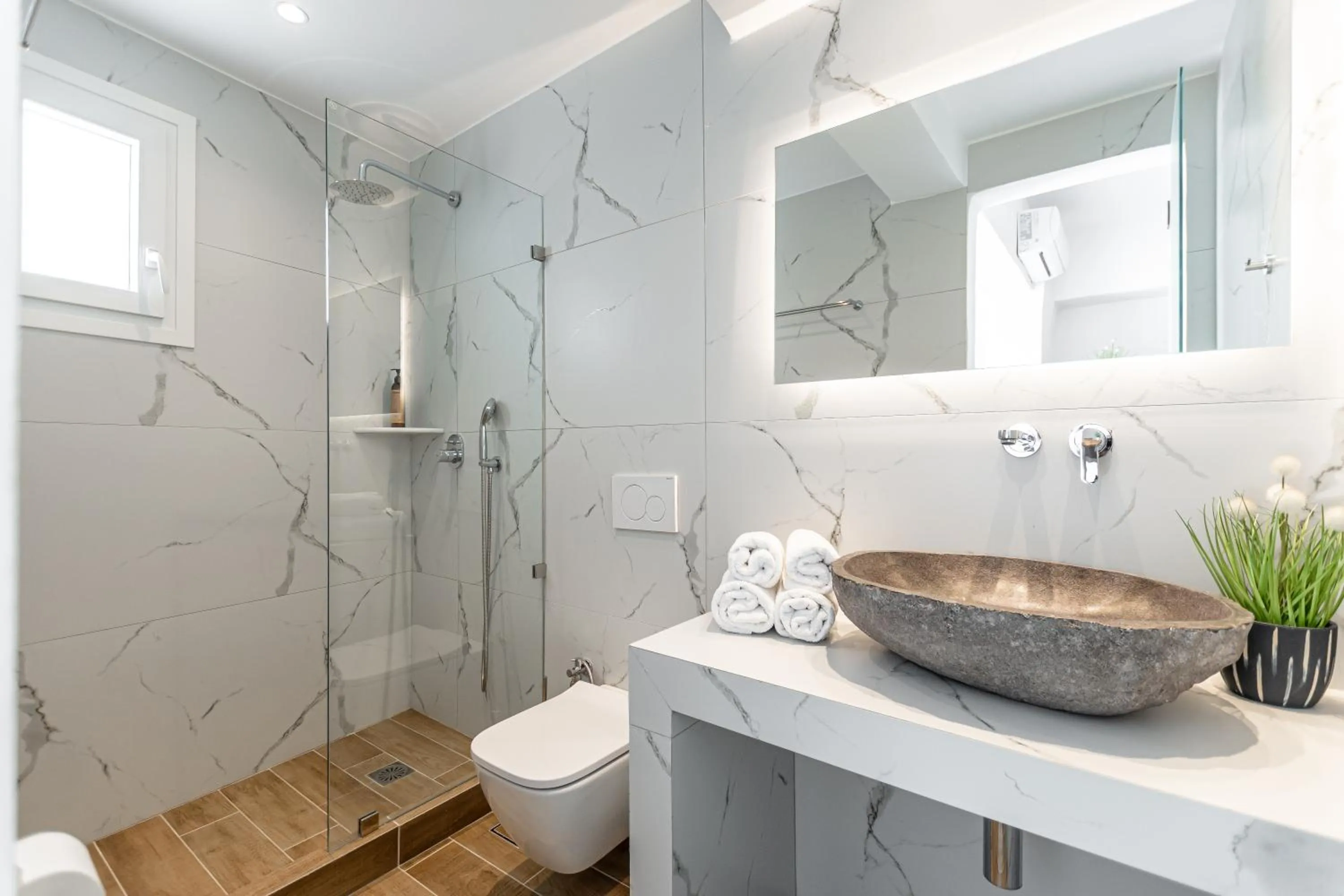 Birikos Hotel & Suites