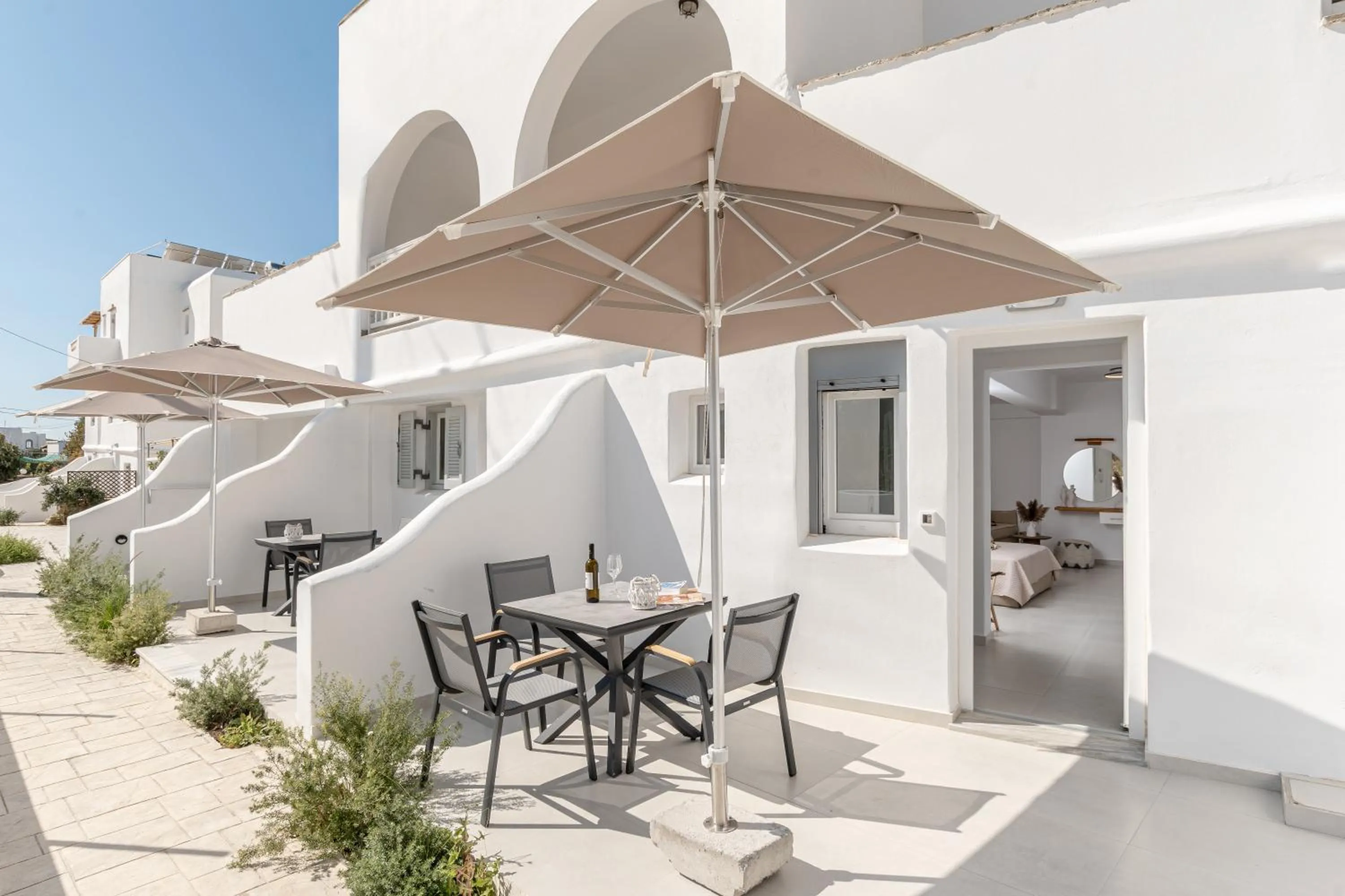 Birikos Hotel & Suites