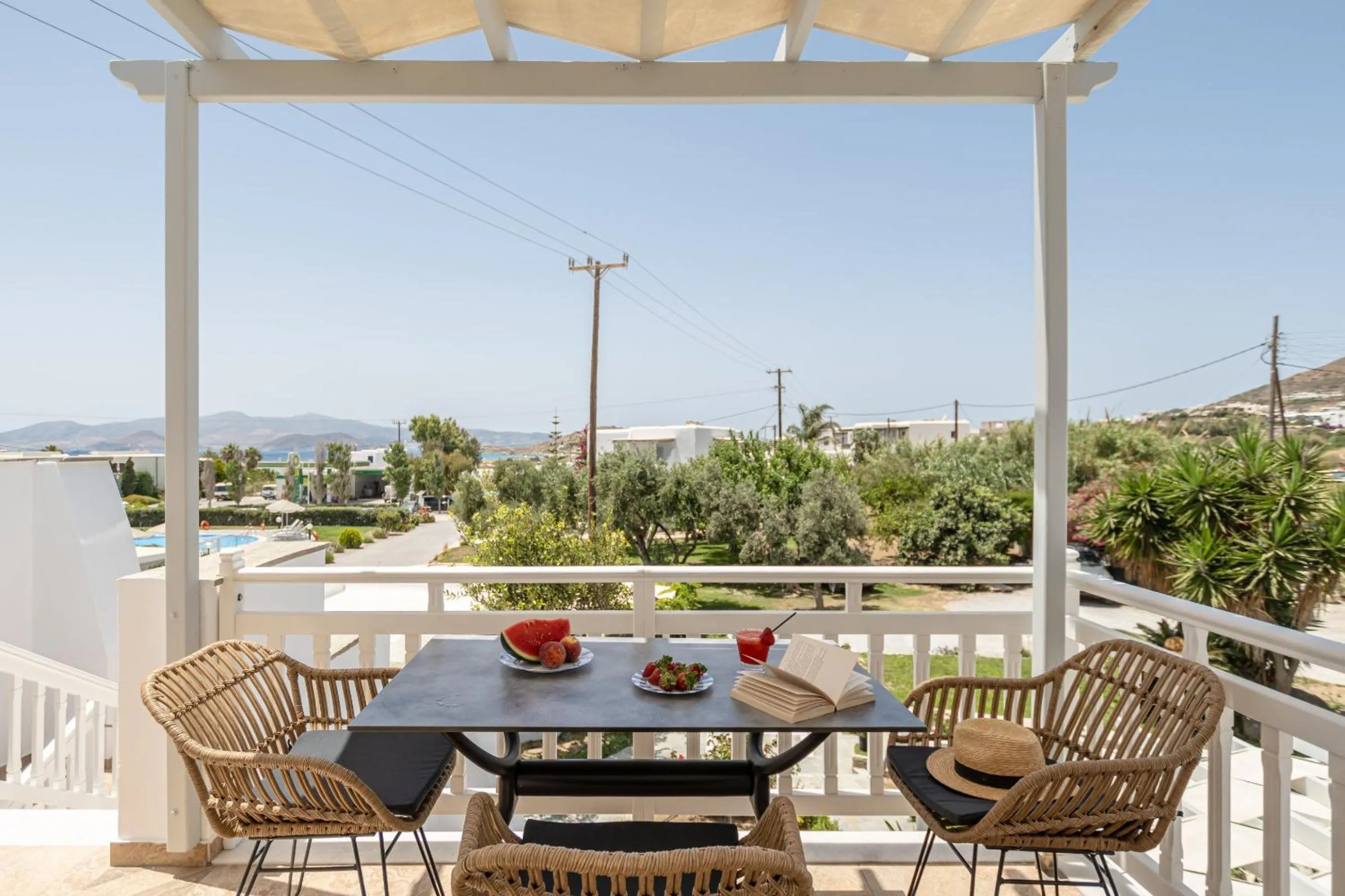 Birikos Hotel & Suites