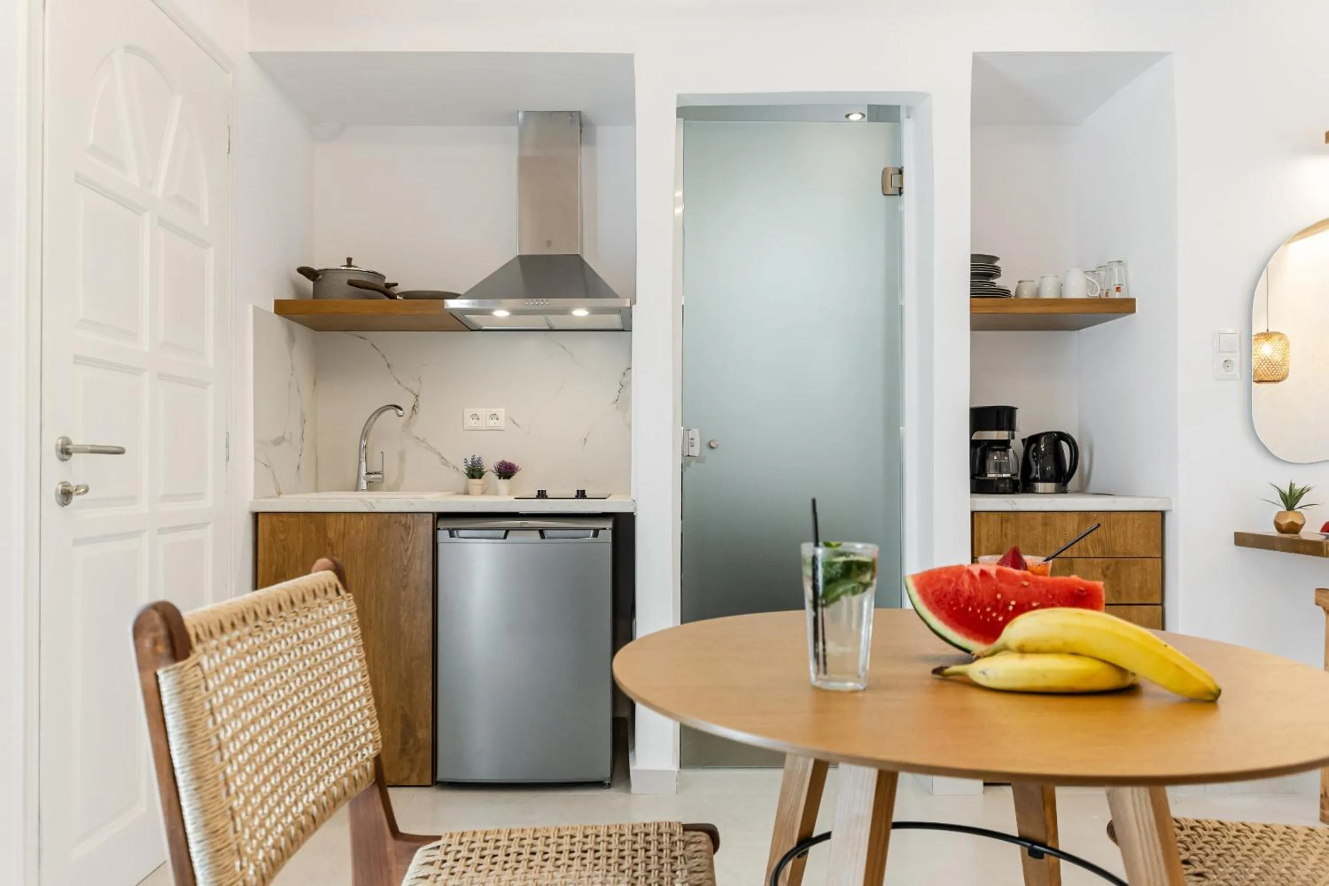 Birikos Hotel & Suites