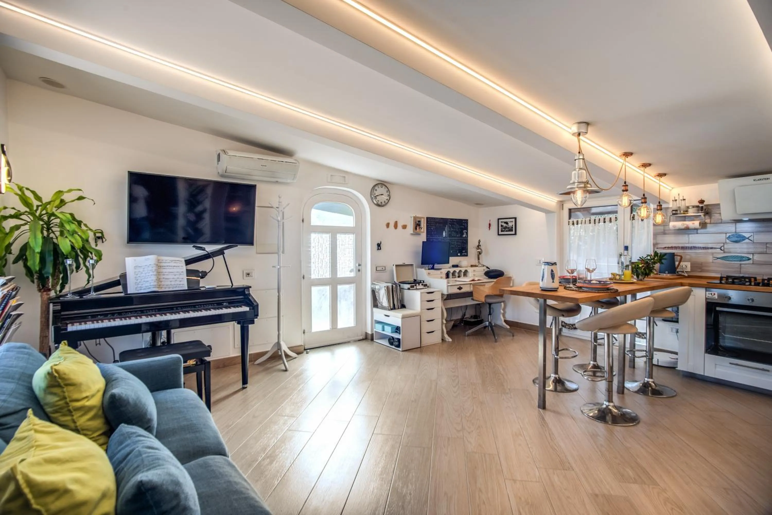 Living room in Villa Caruso with Private Pool