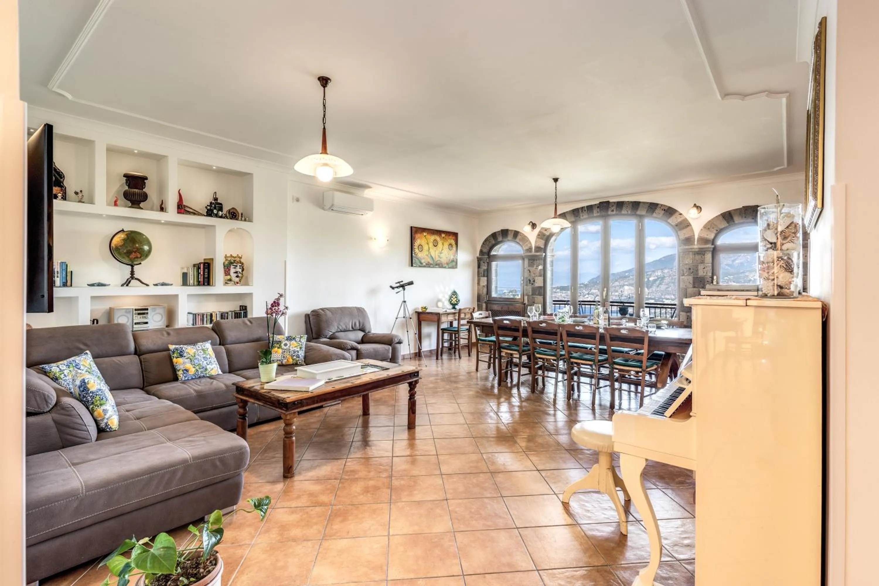 Living room in Villa Caruso with Private Pool