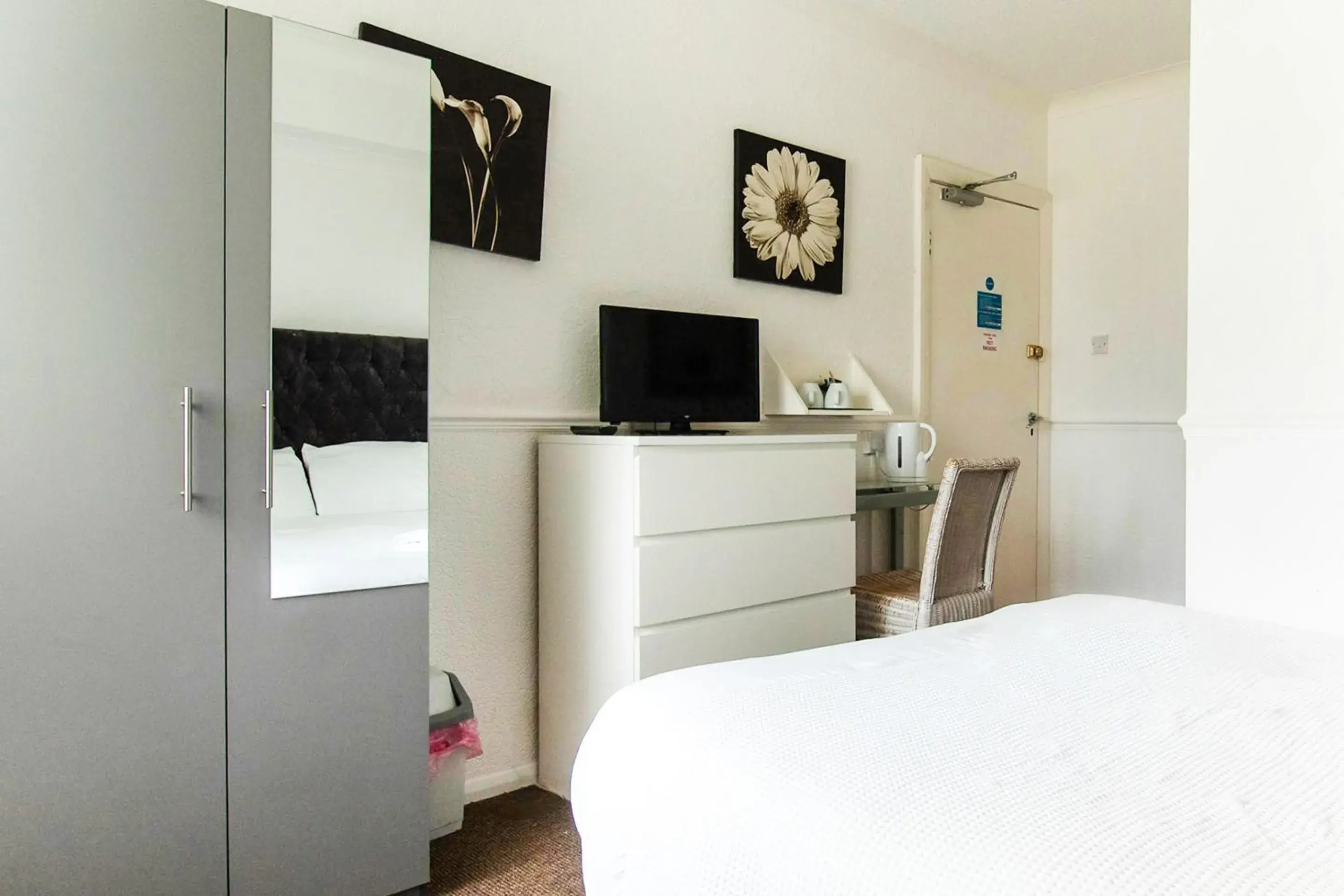 Bedroom, Bed in The Longlands Hotel Bedroom, Bed in The Longlands Hotel