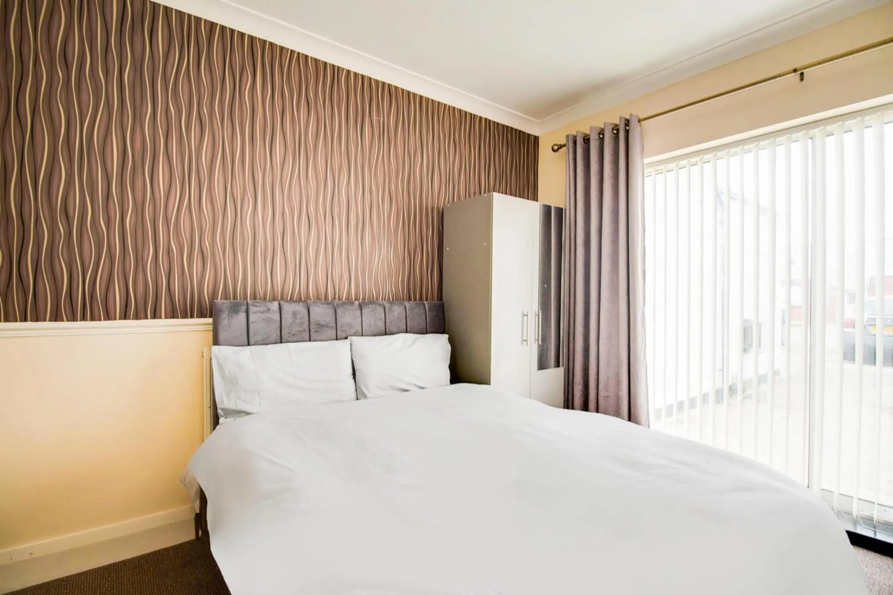 Bedroom, Bed in The Longlands Hotel Bedroom, Bed in The Longlands Hotel