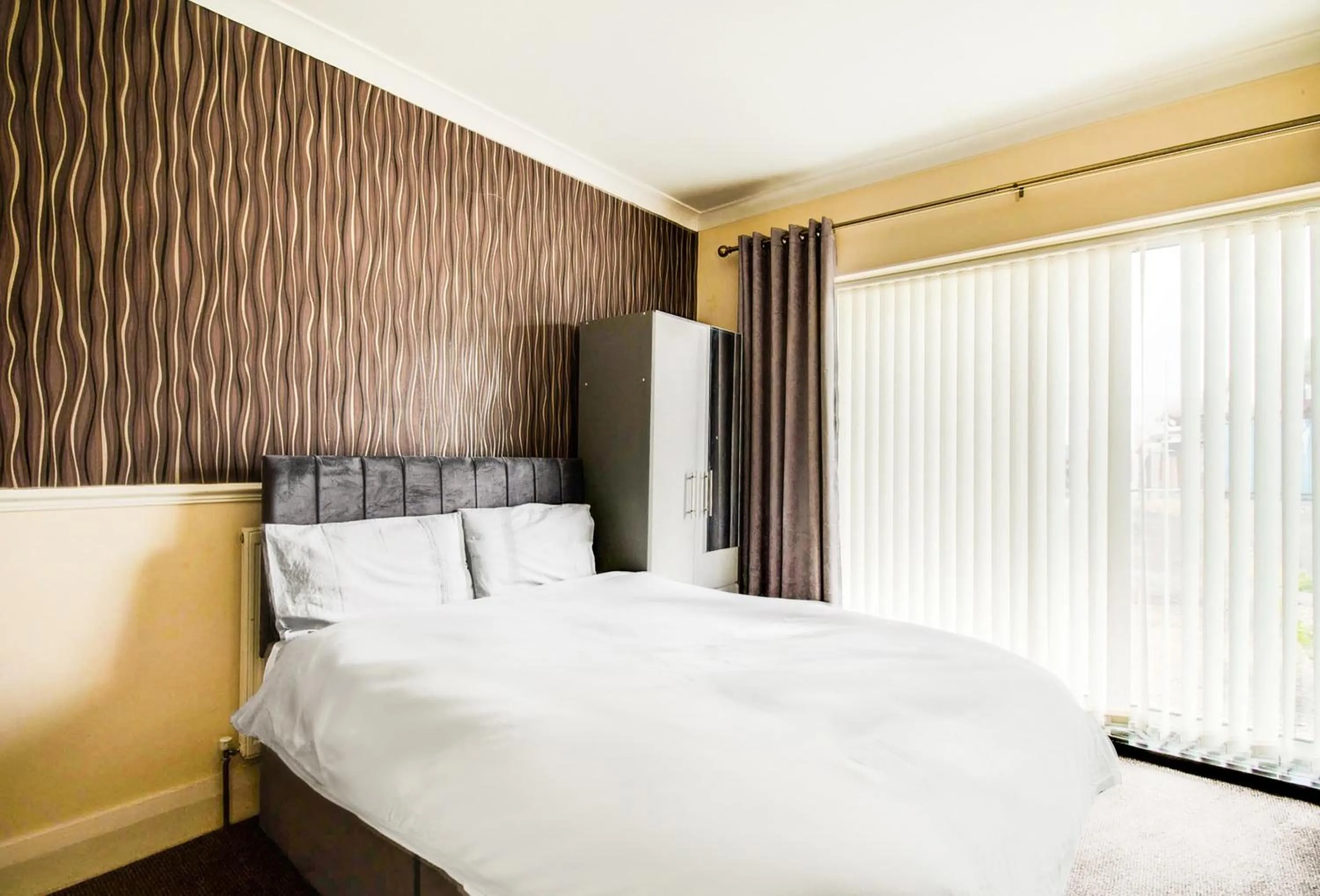 Bedroom, Bed in The Longlands Hotel