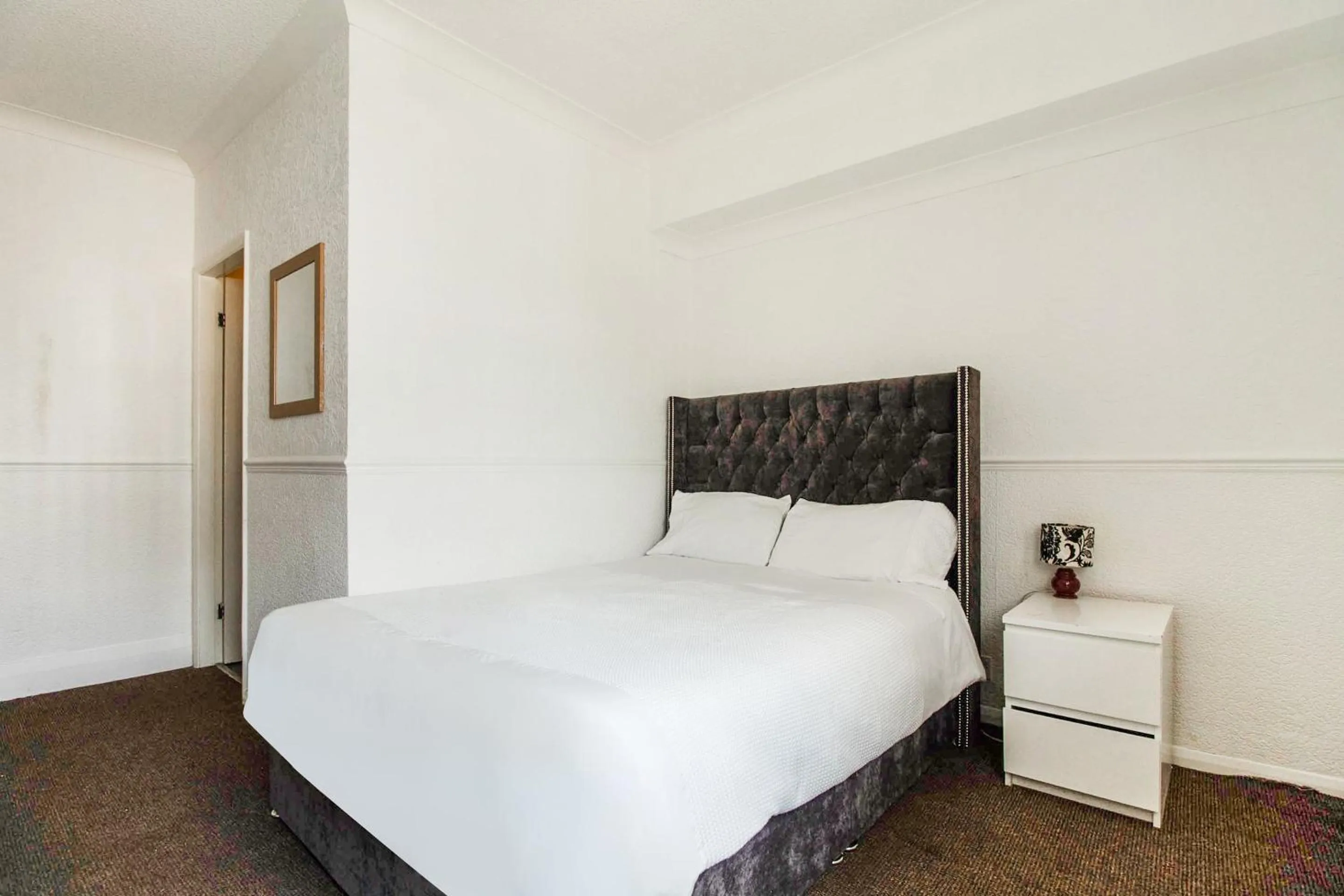 Bedroom, Bed in The Longlands Hotel