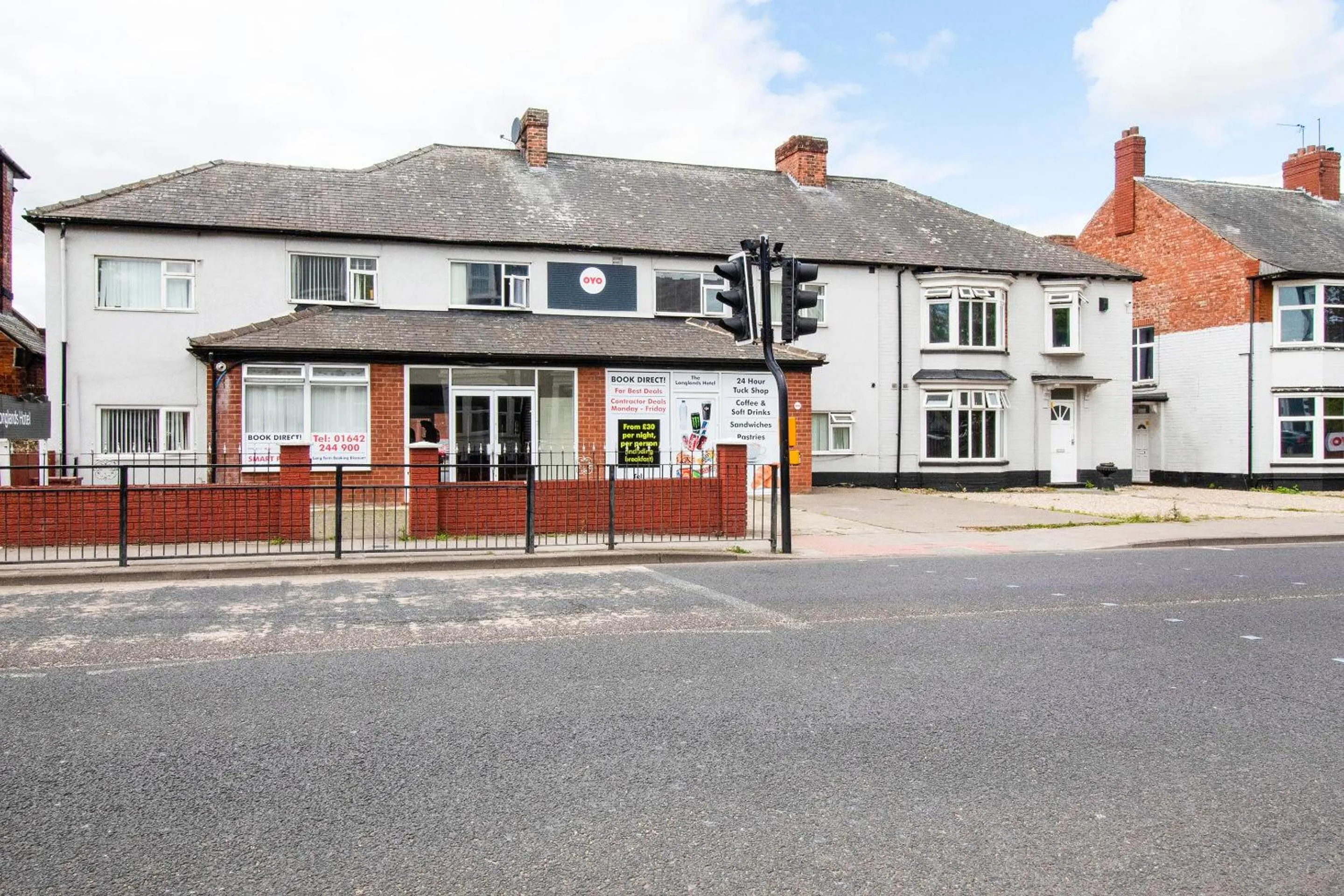 Facade/entrance in The Longlands Hotel