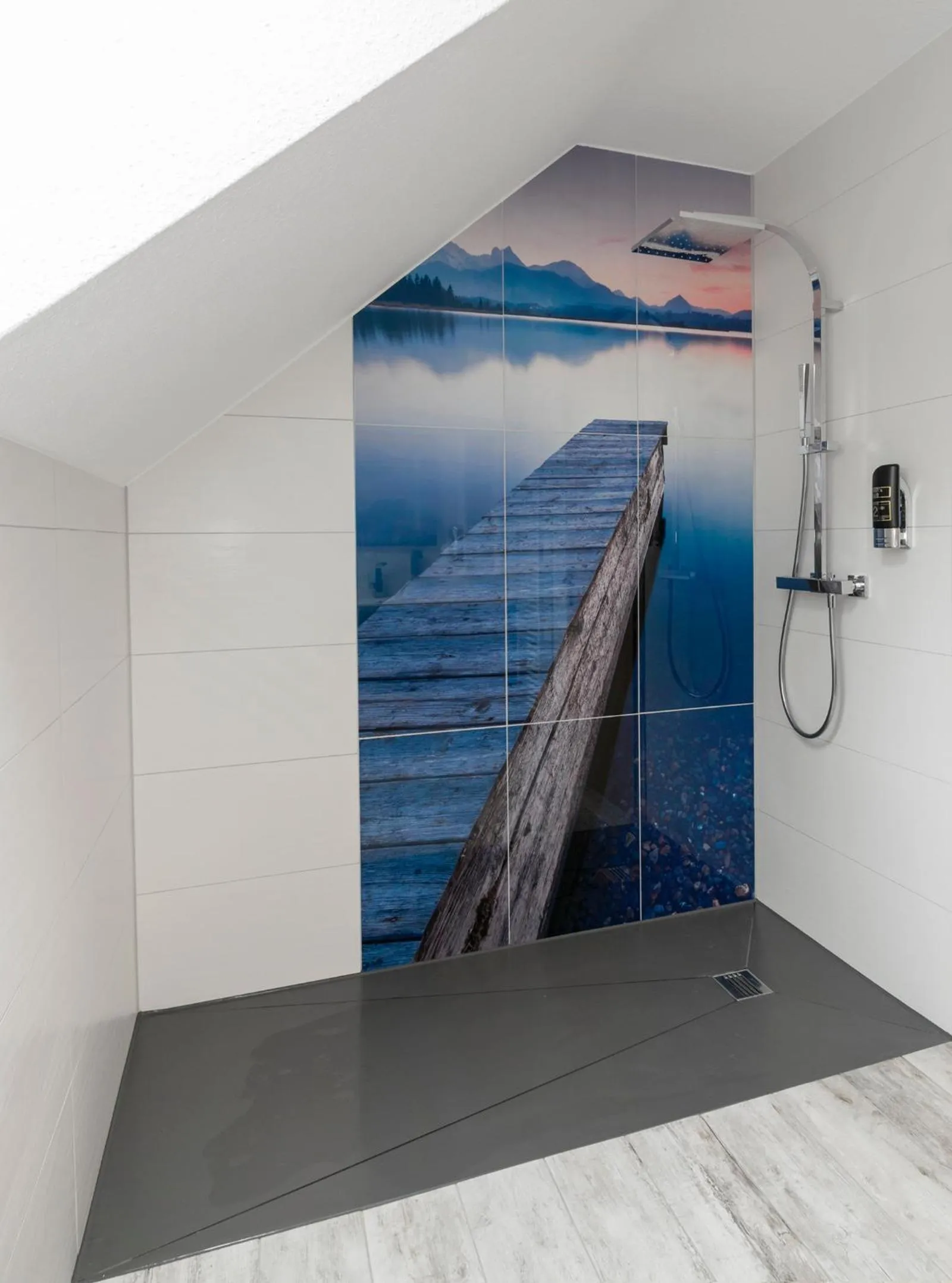 Photo of the whole room in Lakeside Resort Michaela