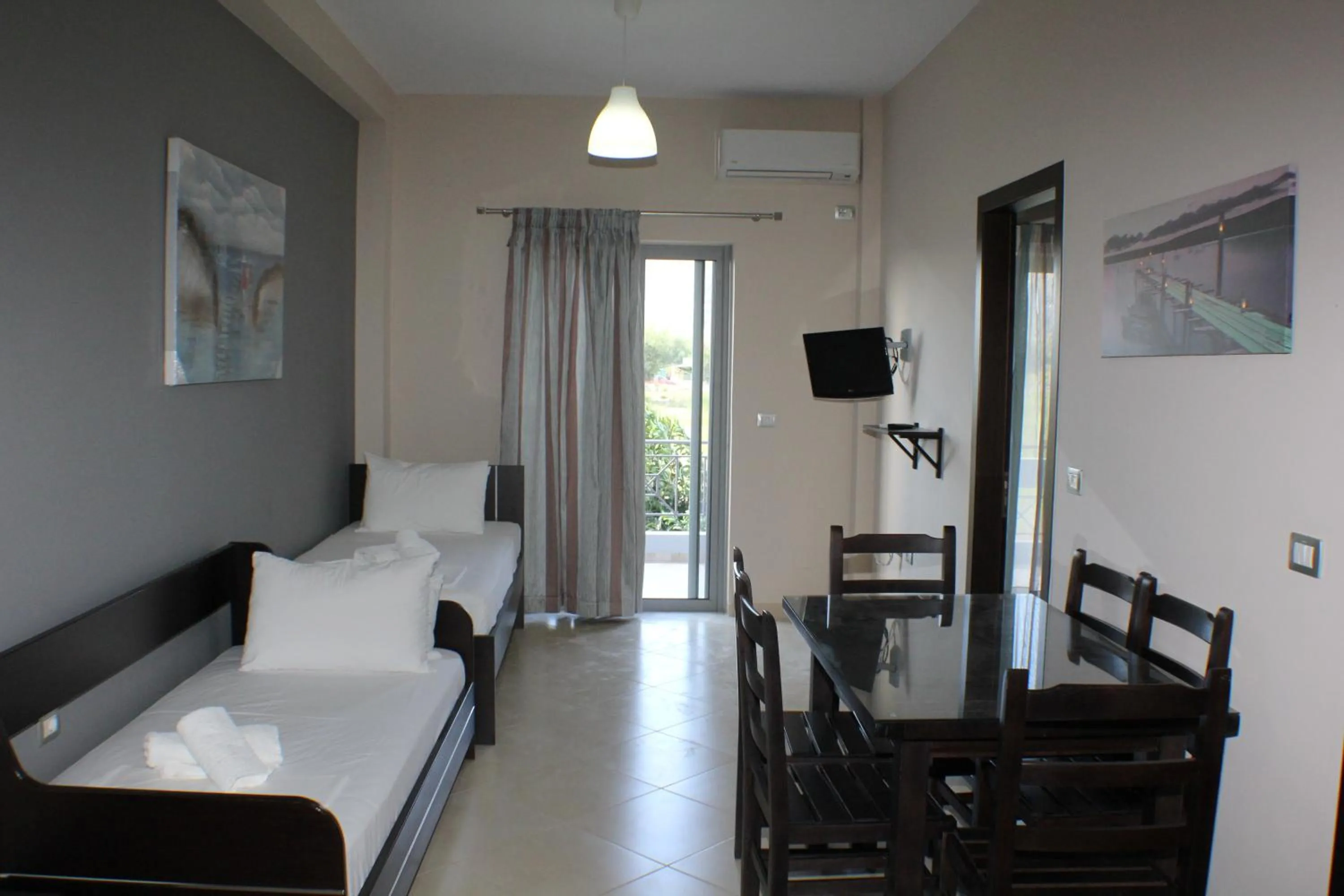 Bed in Vila Hadhri Borsh