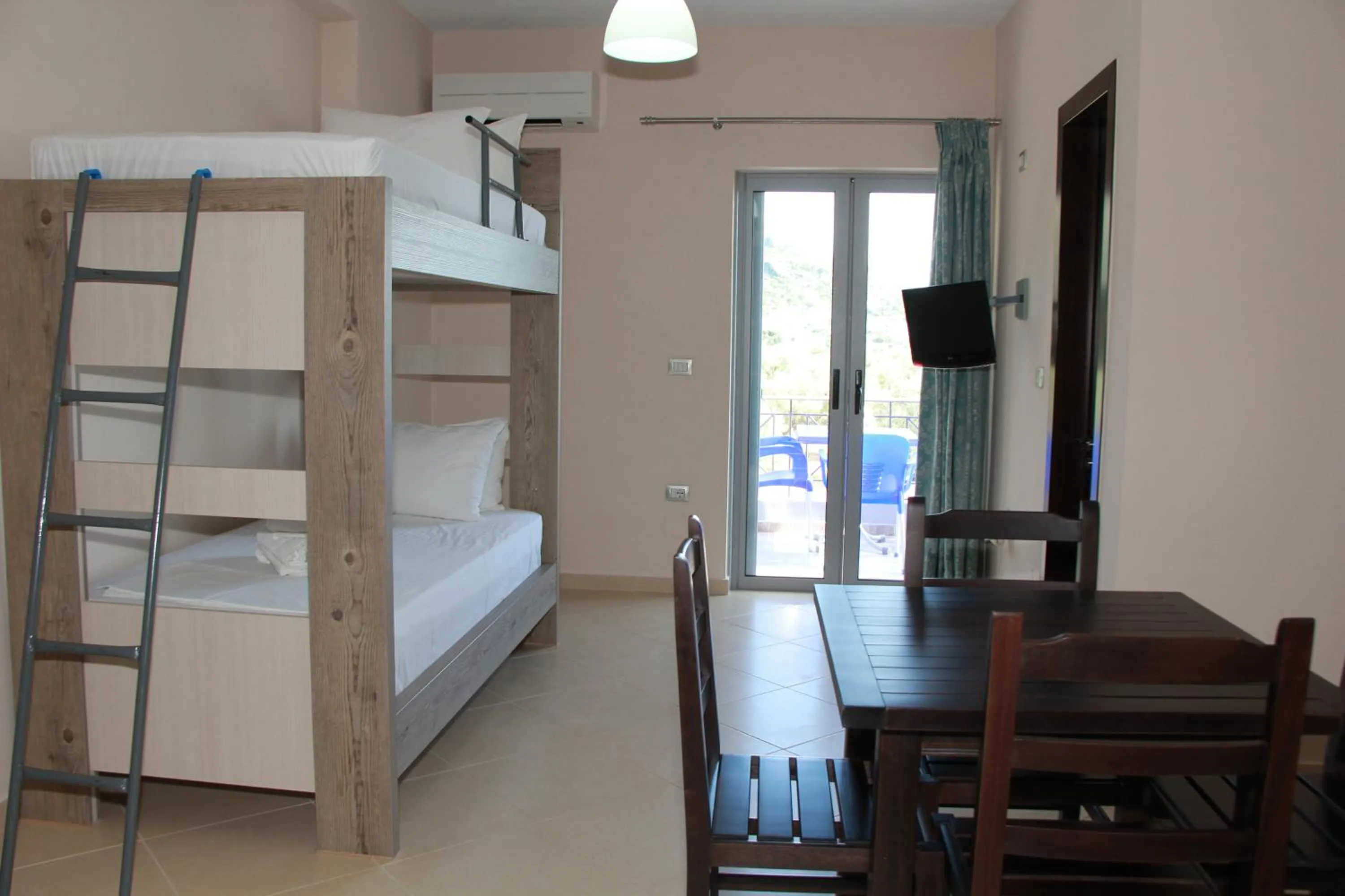 Bed in Vila Hadhri Borsh