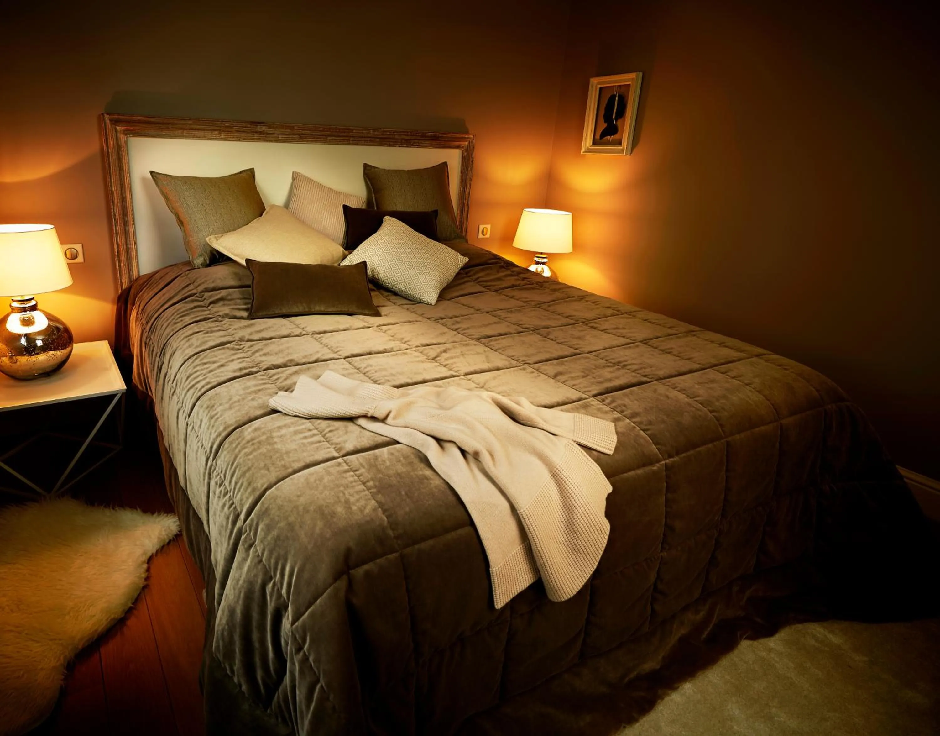 Bedroom, Bed in Bubble 8