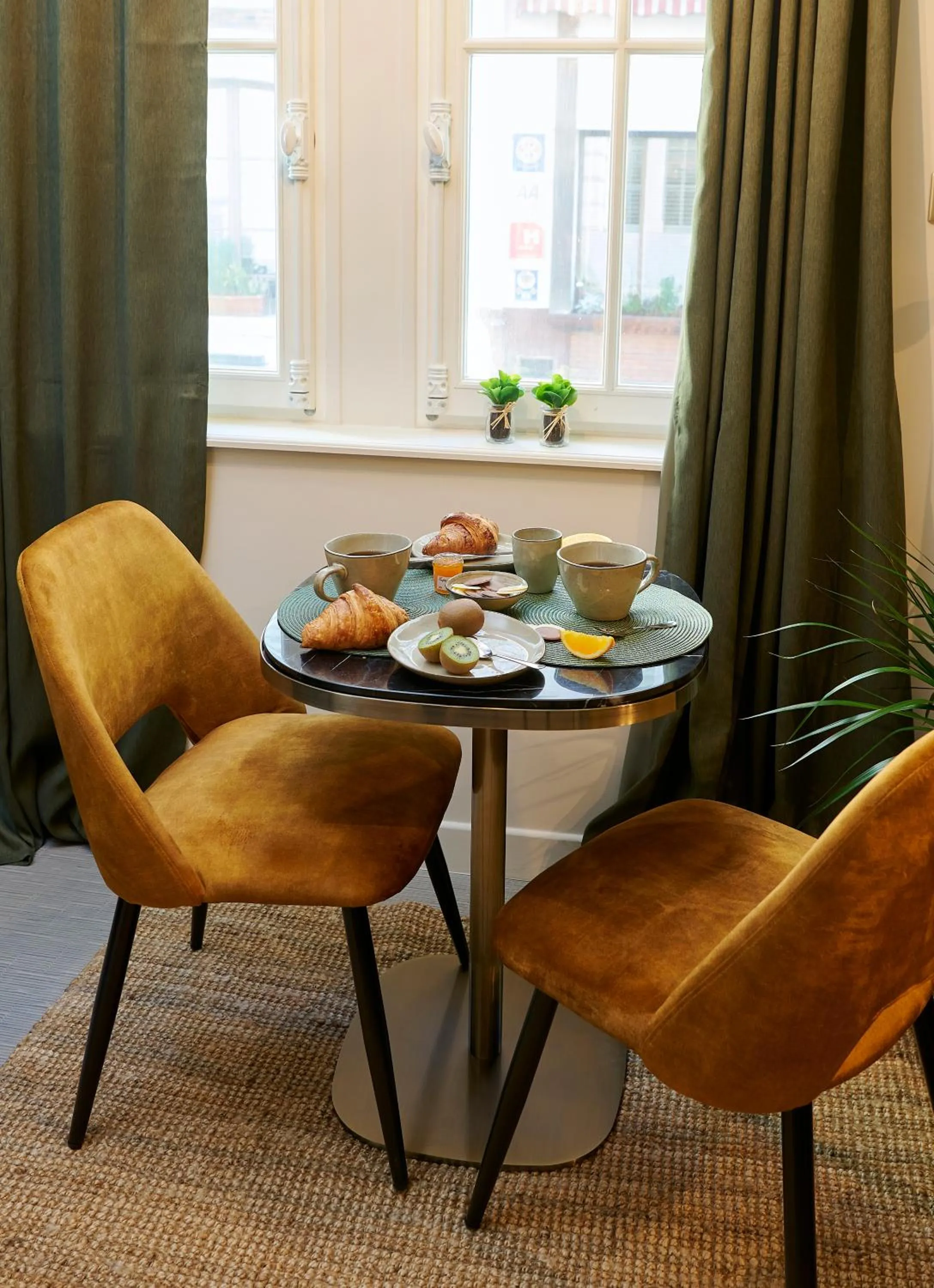 Dining area in Bubble 8