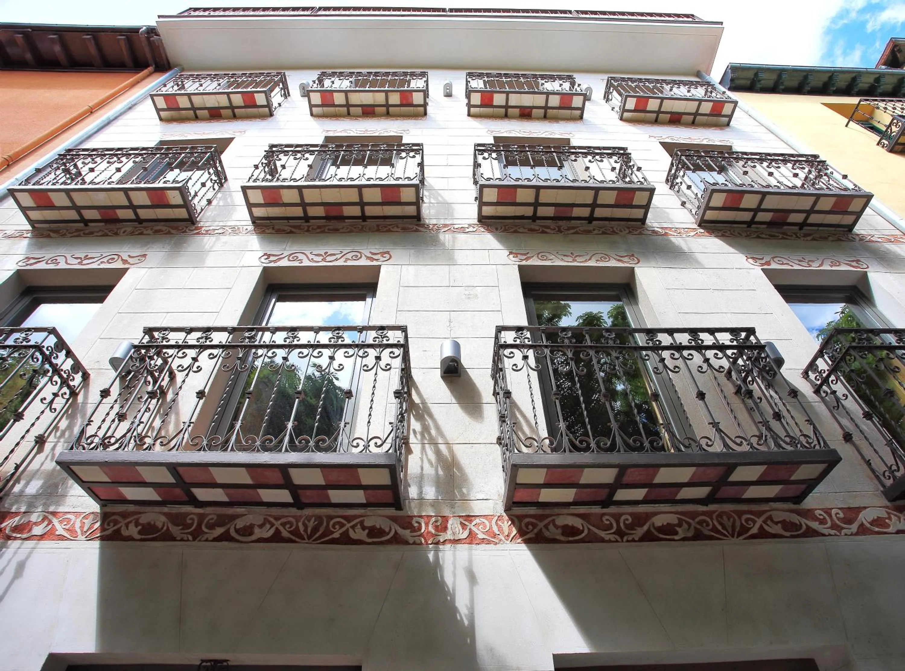 Facade/entrance in San Lorenzo Suites