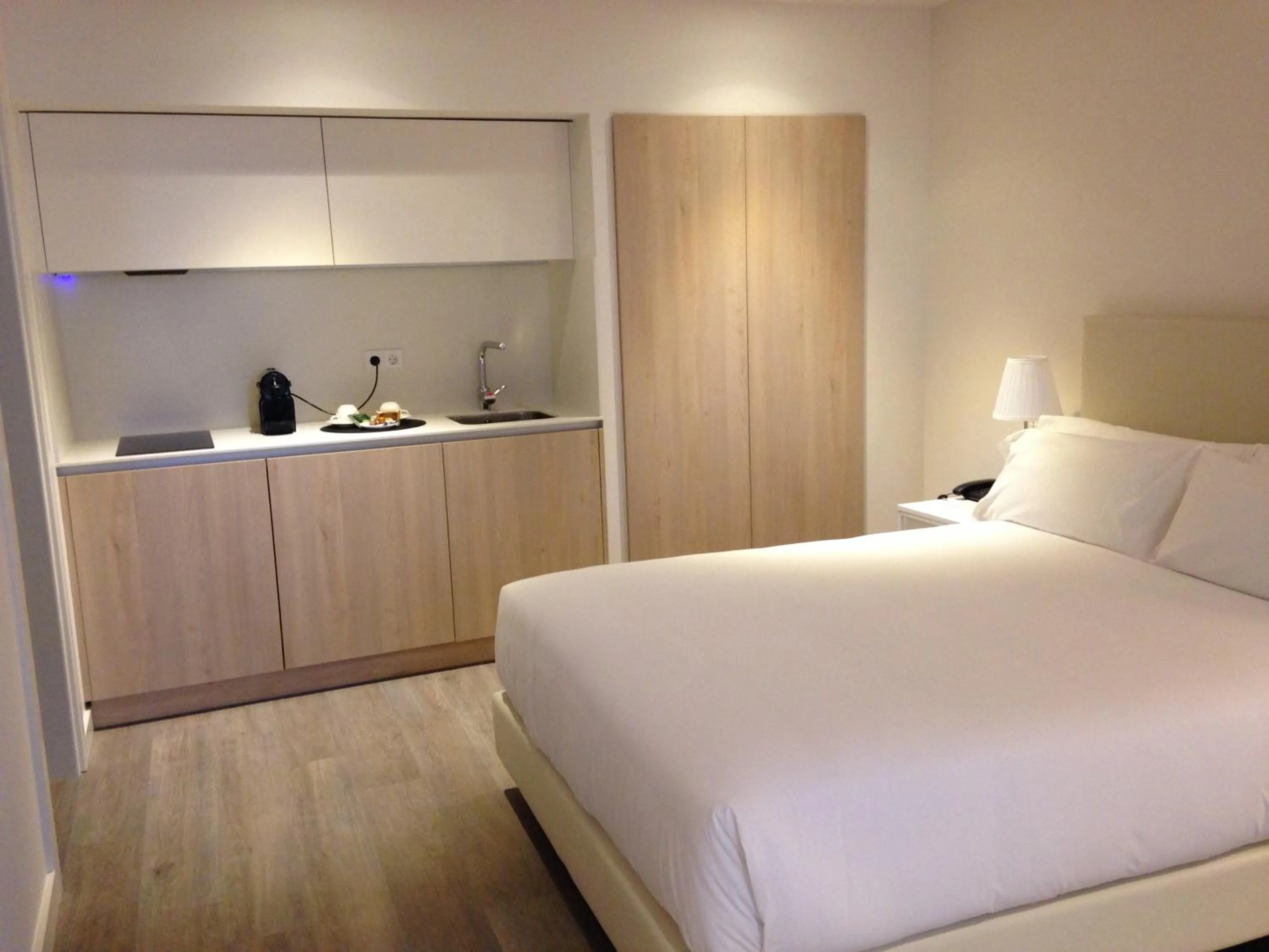 Photo of the whole room, Bed in San Lorenzo Suites