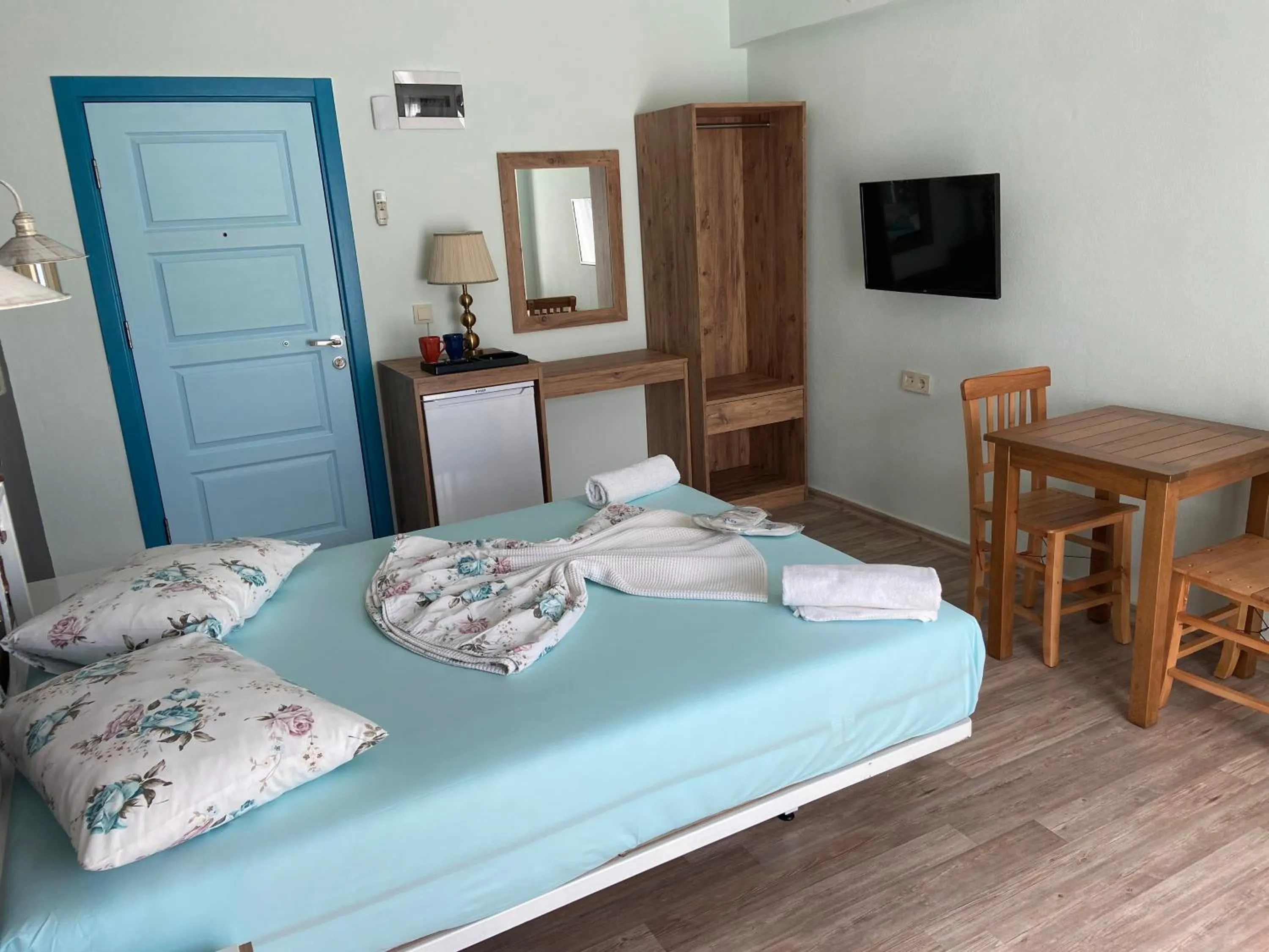 Bed in Azra Apart & Otel