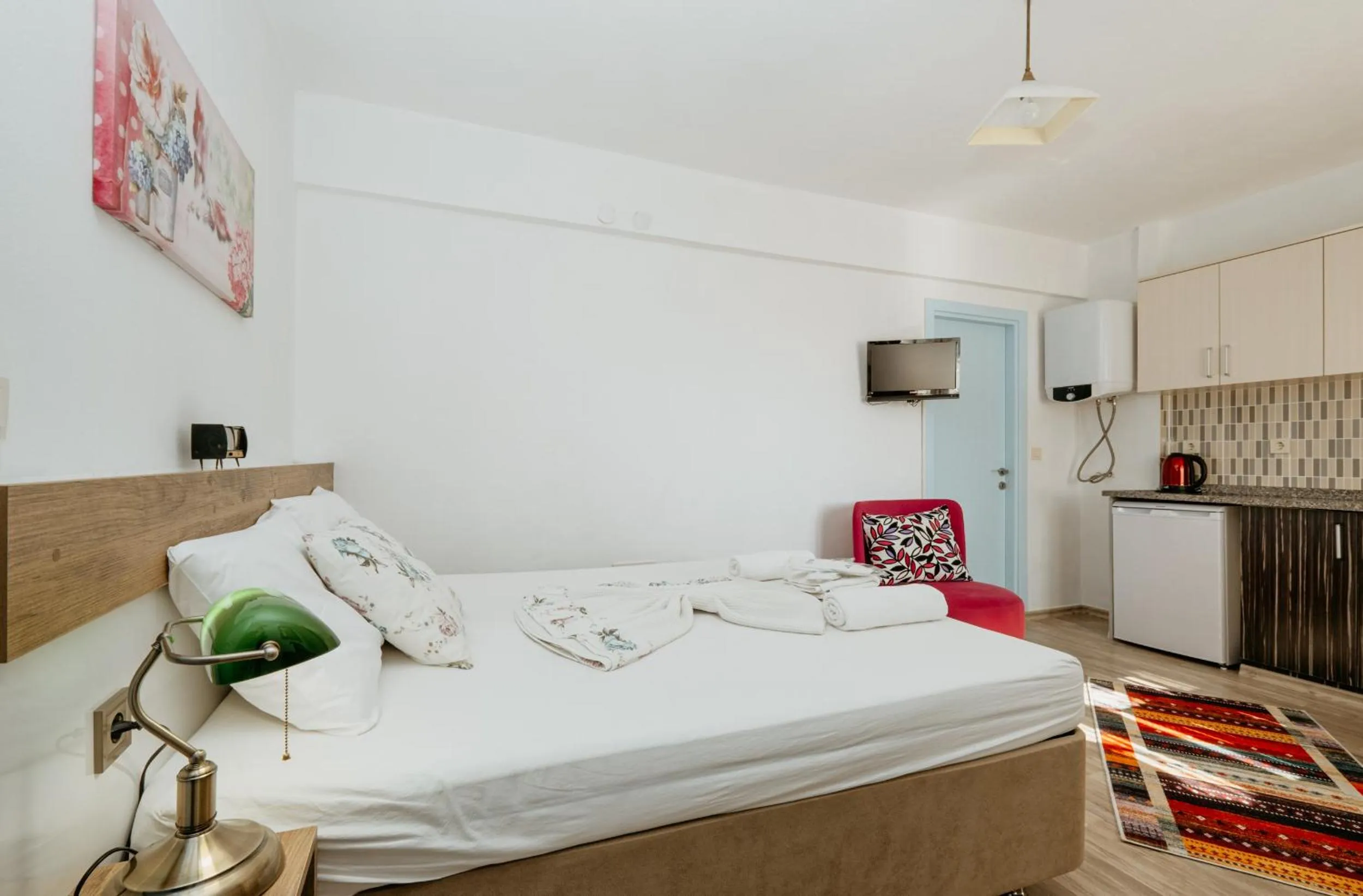 Bed in Azra Apart & Otel