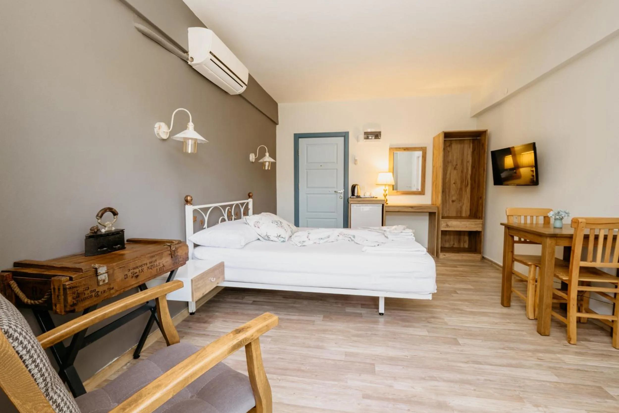 Bed in Azra Apart & Otel