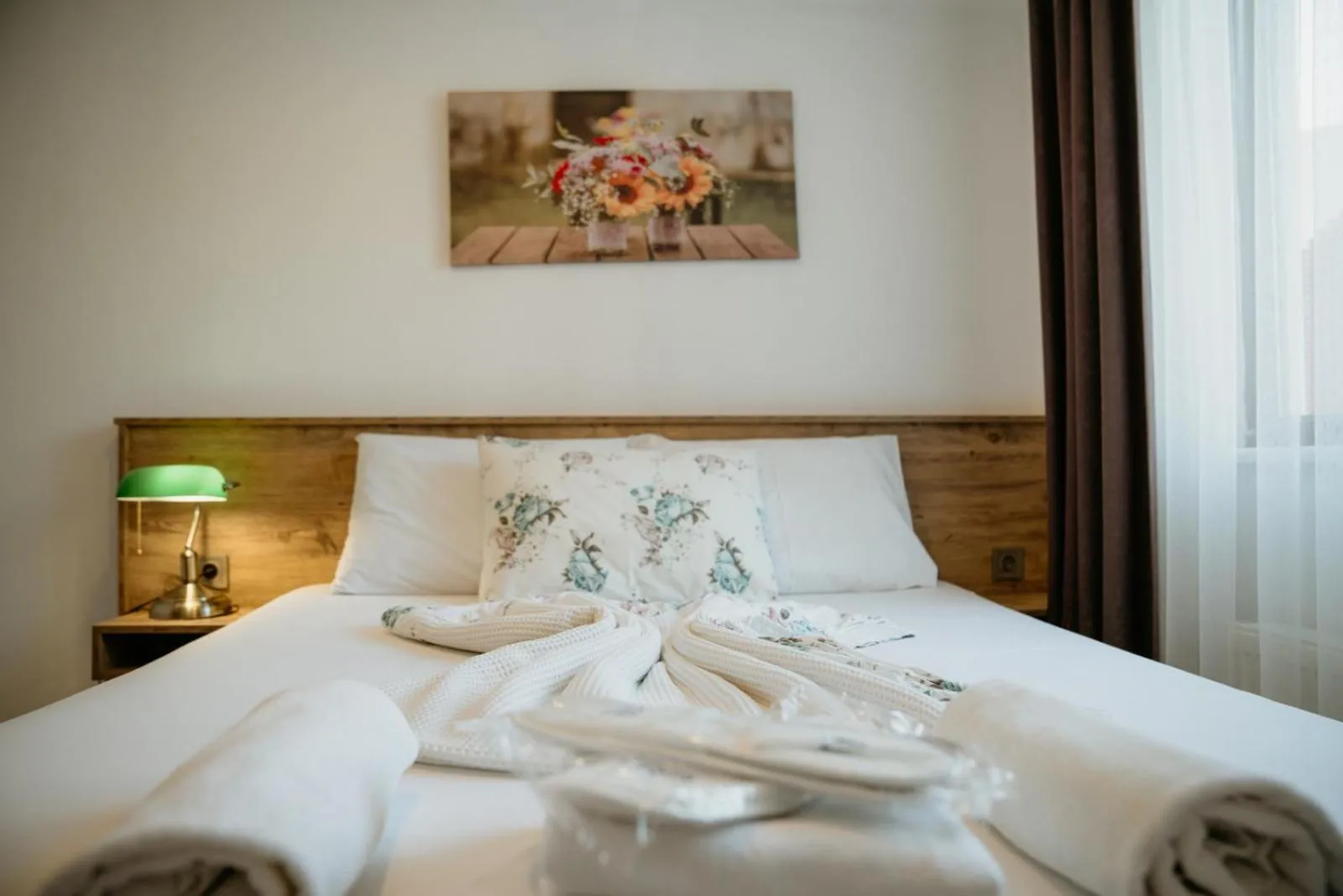 Bed in Azra Apart & Otel