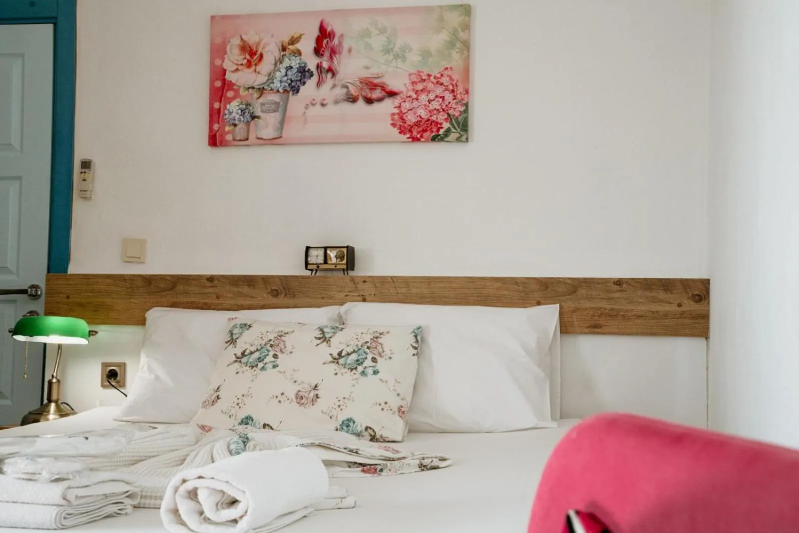 Bed in Azra Apart & Otel