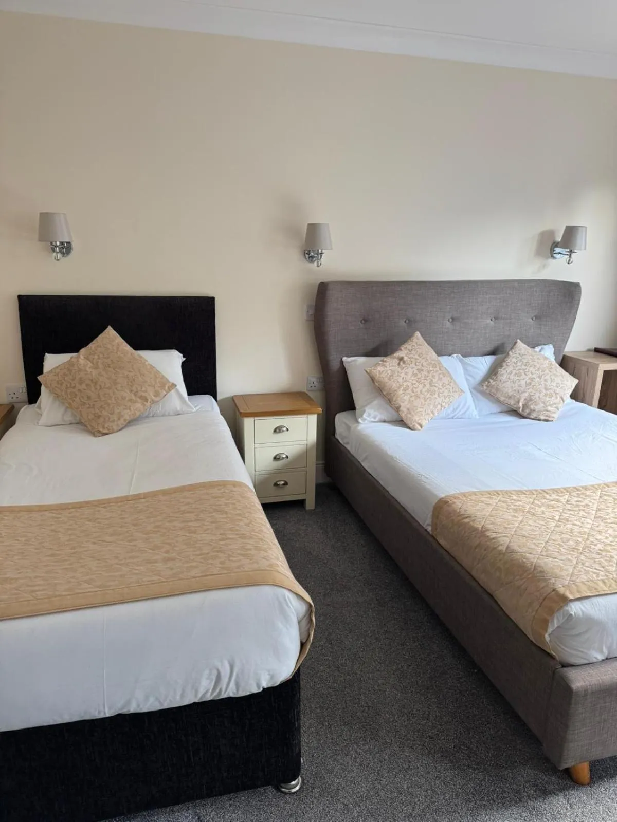 Bedroom, Bed in The Waverley Inn