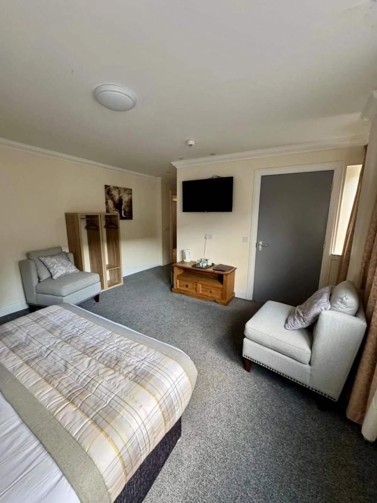 Photo of the whole room, Bed in The Waverley Inn