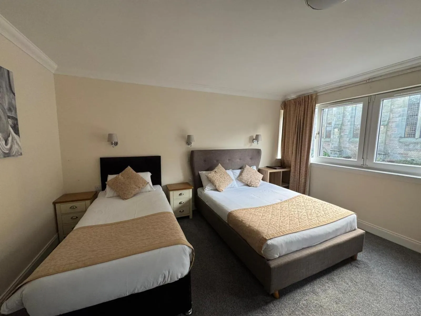 Photo of the whole room, Bed in The Waverley Inn