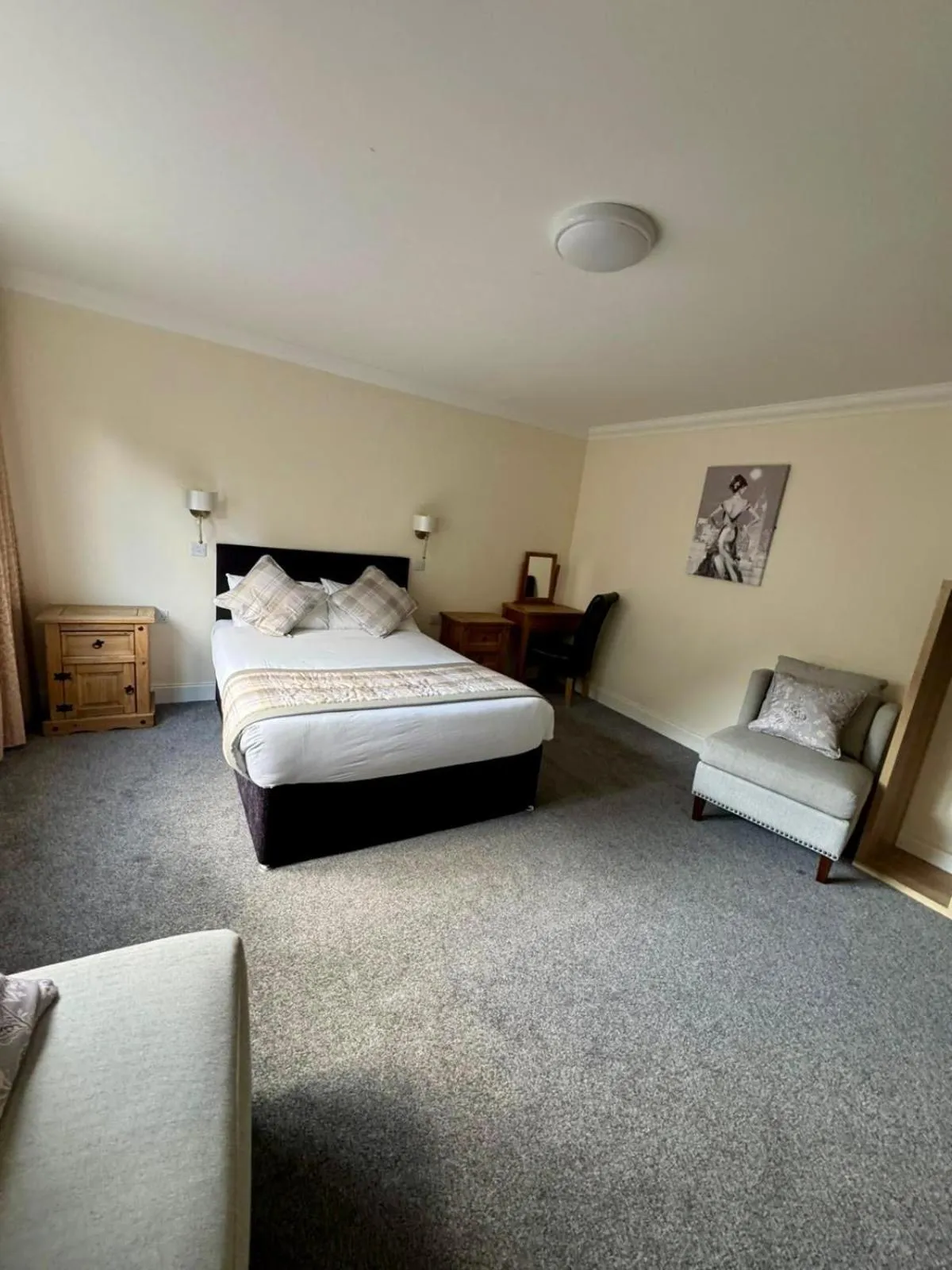 Photo of the whole room, Bed in The Waverley Inn