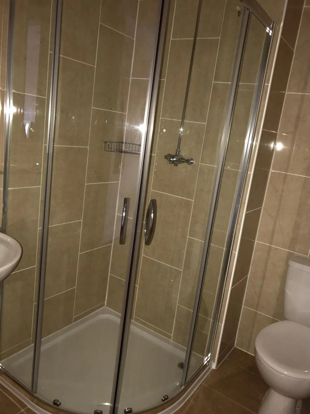 Shower in The Waverley Inn