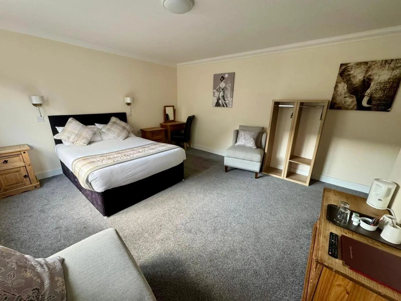 Photo of the whole room, Bed in The Waverley Inn