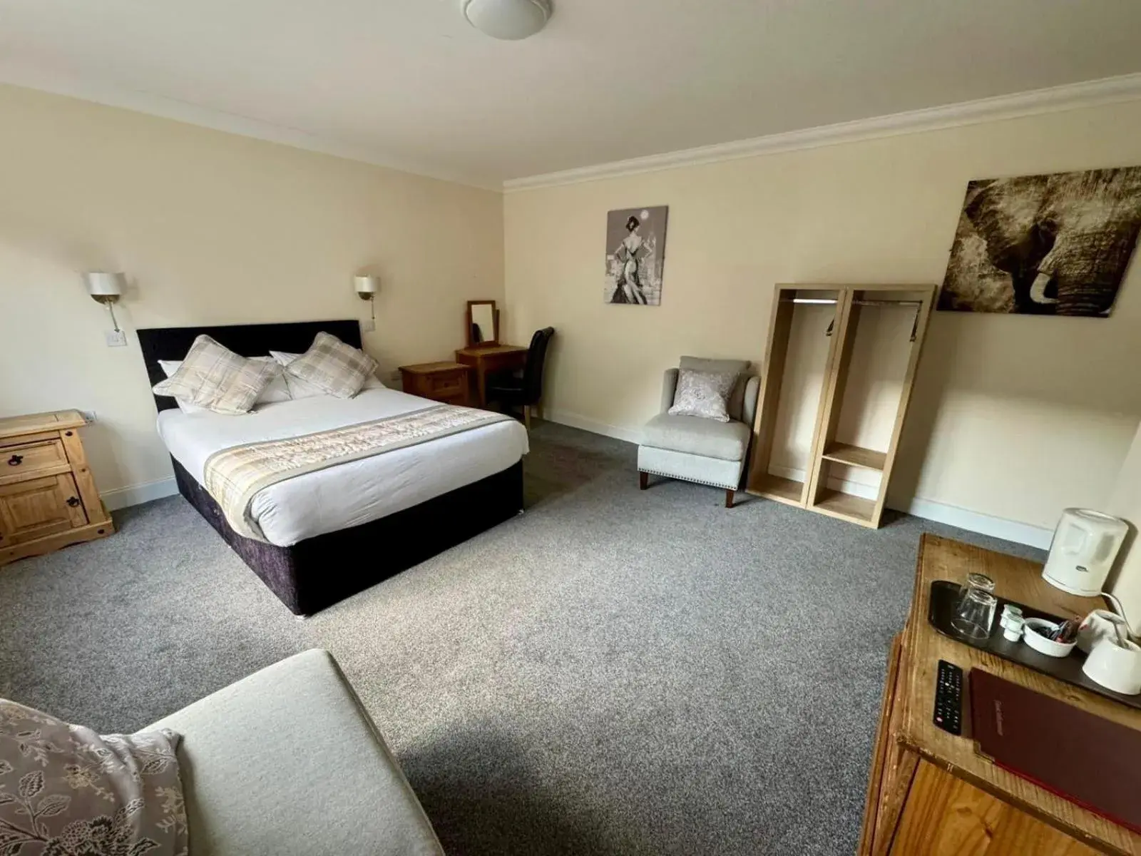 Photo of the whole room, Bed in The Waverley Inn Photo of the whole room, Bed in The Waverley Inn