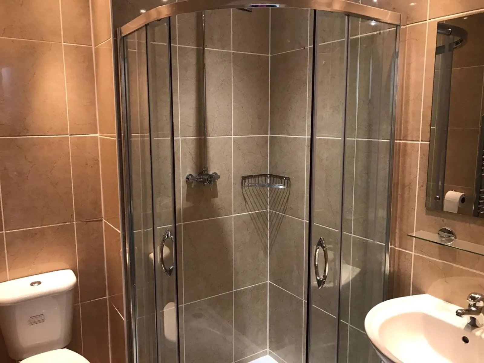 Shower in The Waverley Inn