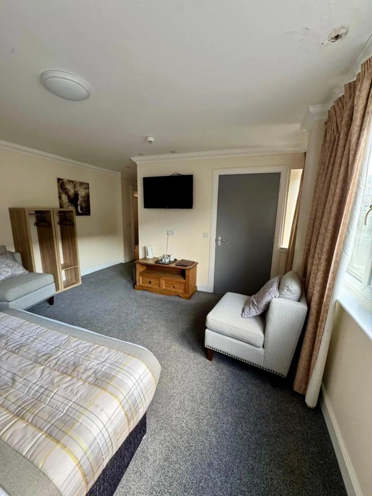 Photo of the whole room, Bed in The Waverley Inn