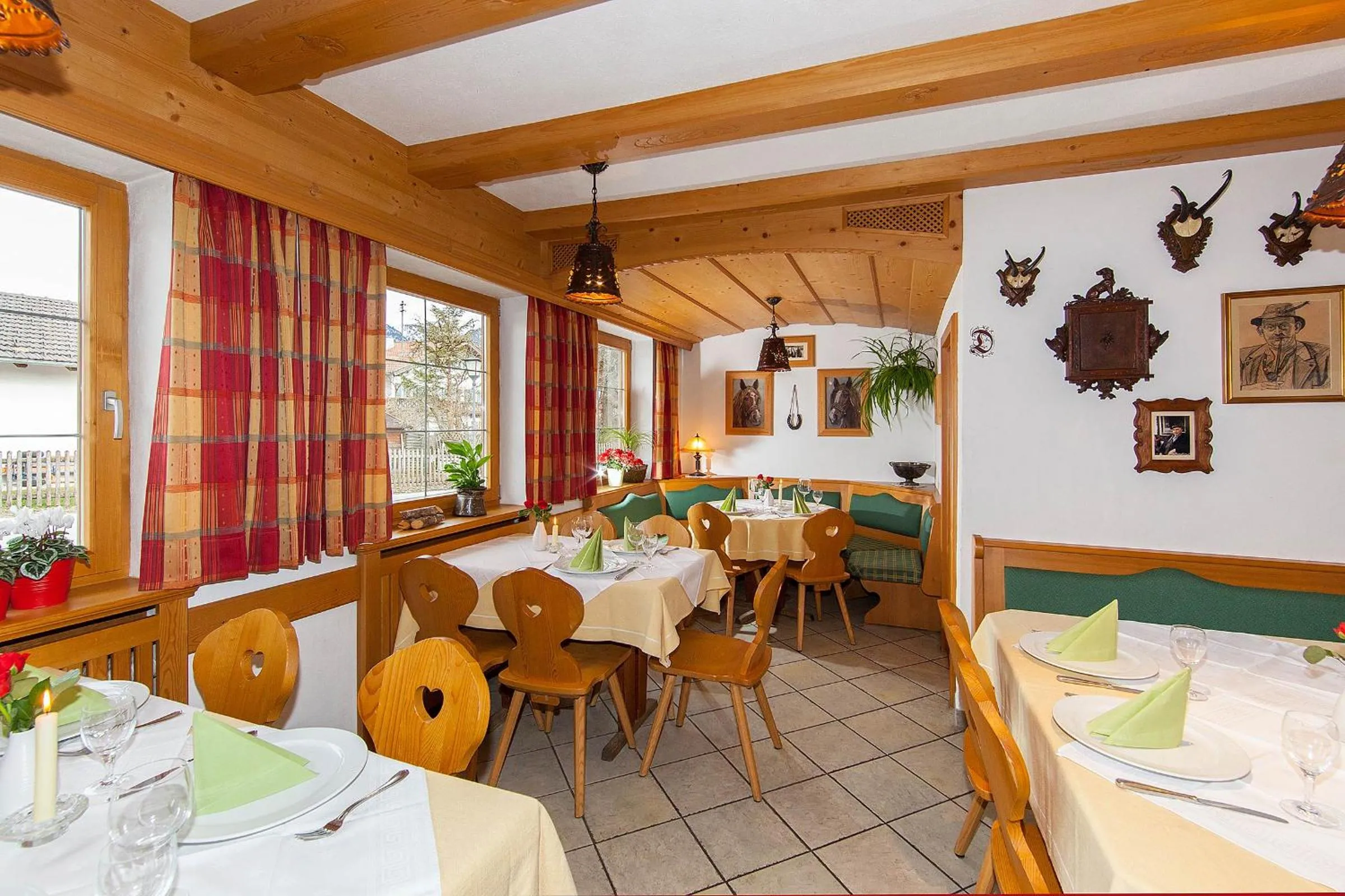 Restaurant/places to eat in Frühstückspension Gästehaus Zum weissen Rössl