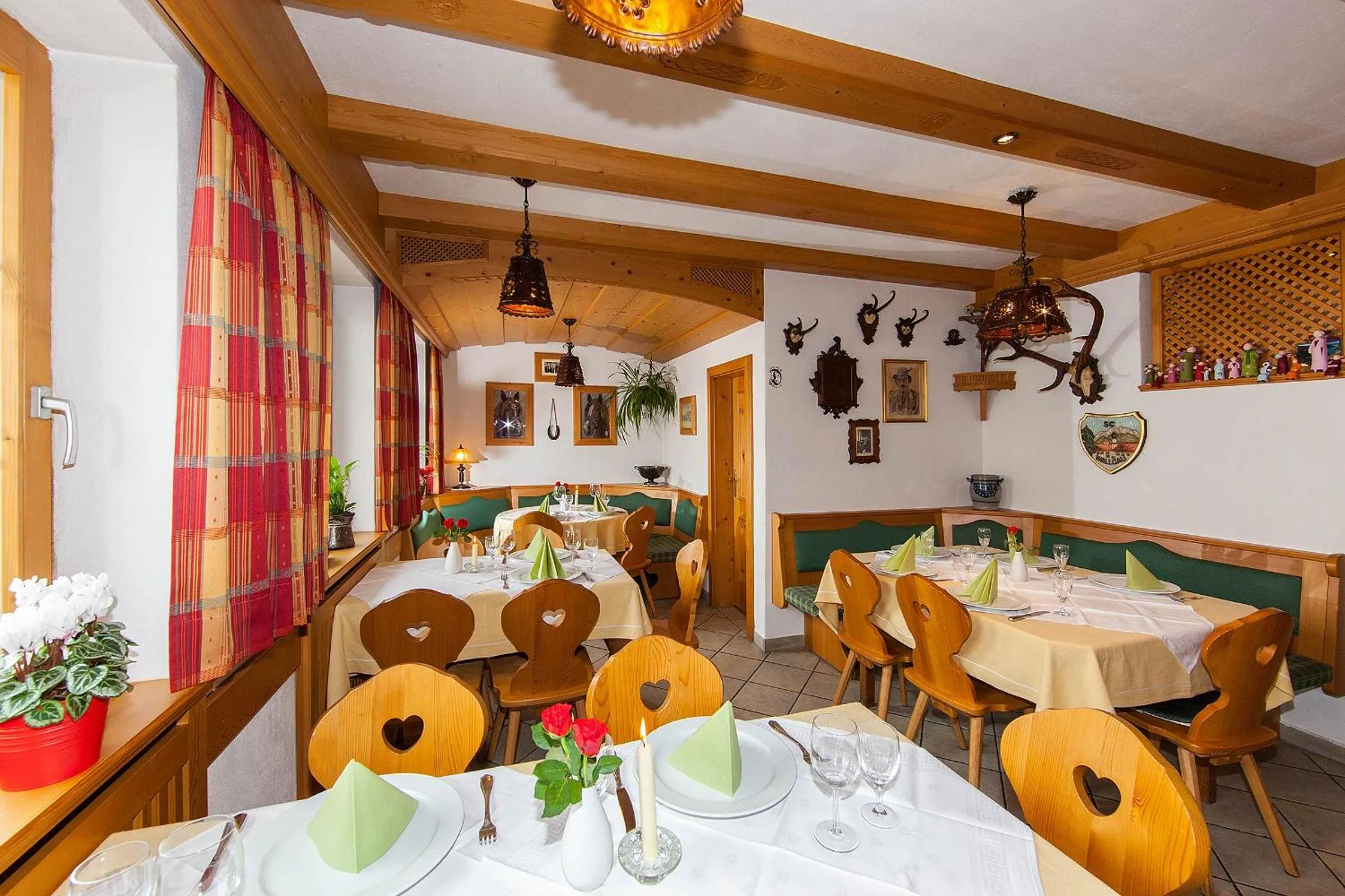 Restaurant/places to eat in Frühstückspension Gästehaus Zum weissen Rössl