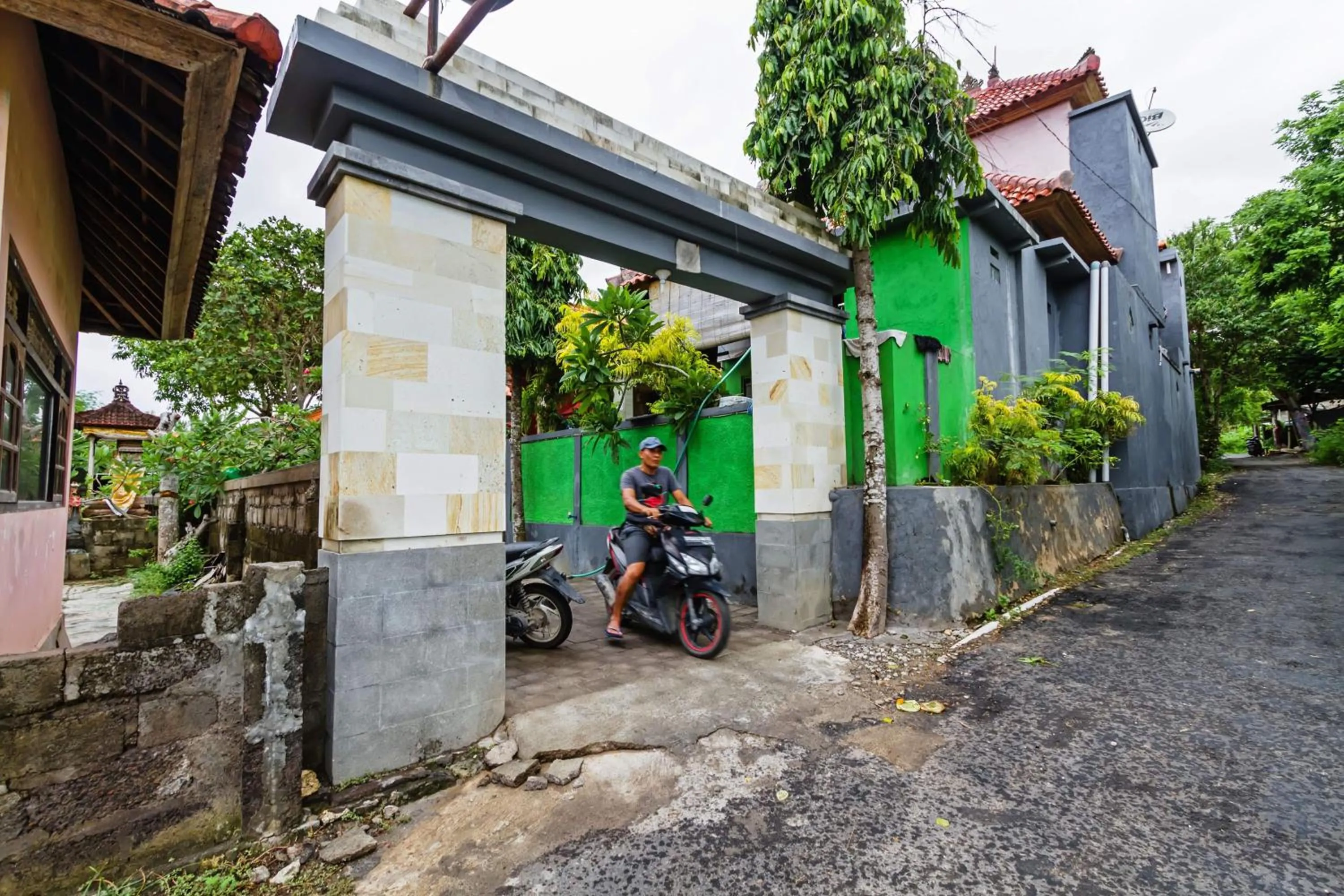 Facade/entrance in Lembongan Hostel