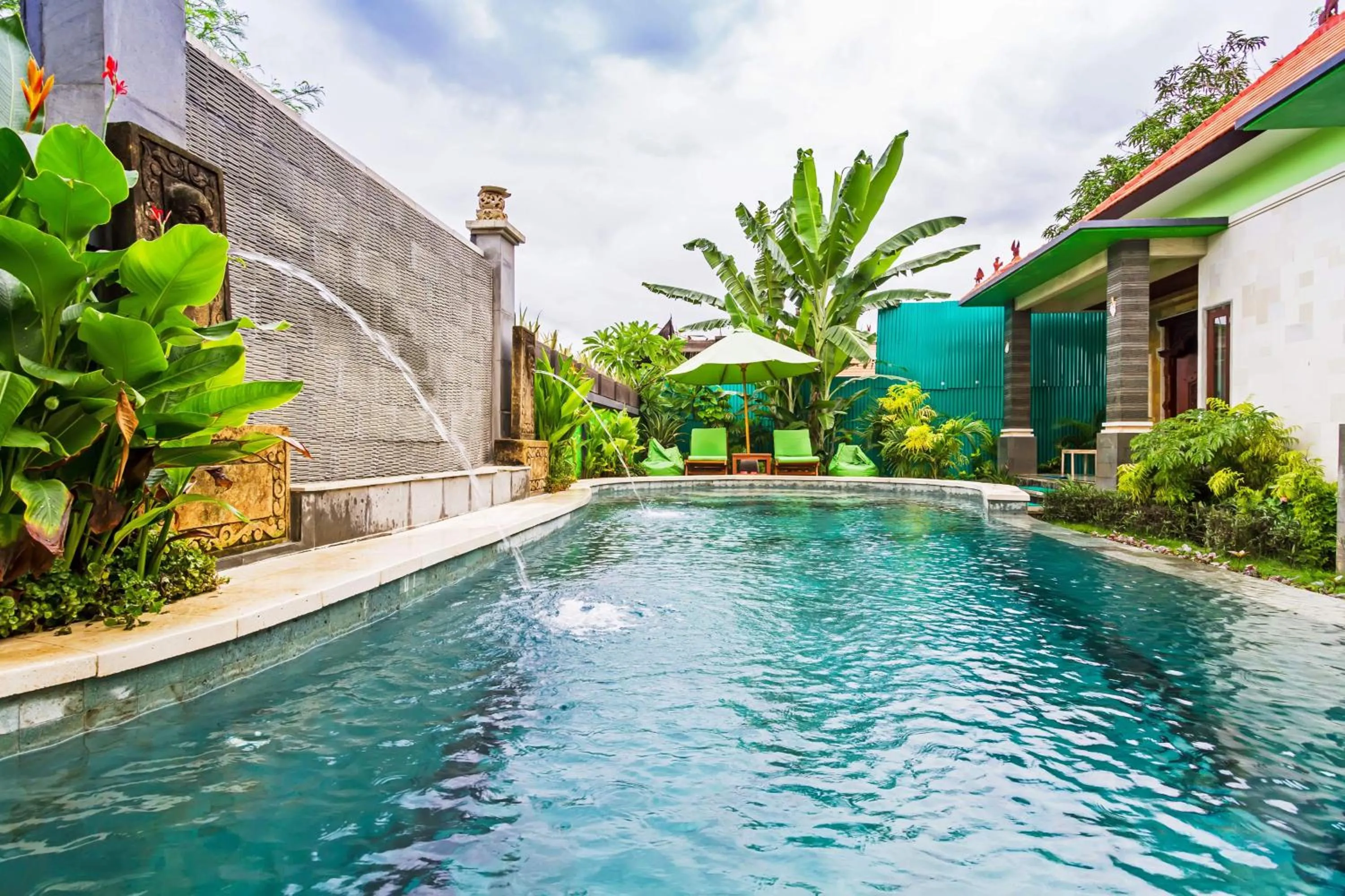 Swimming pool in Lembongan Hostel