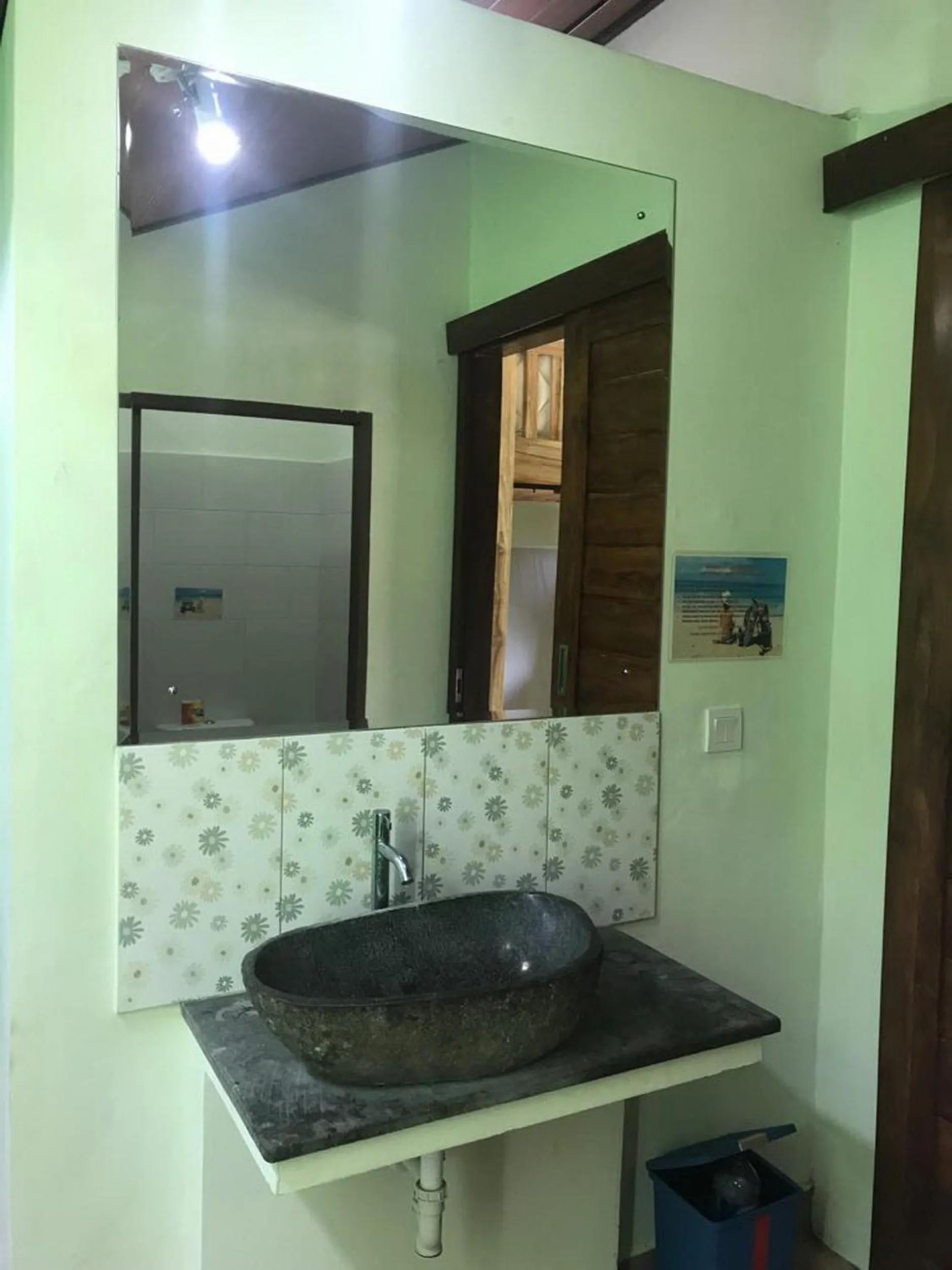Area and facilities in Lembongan Hostel