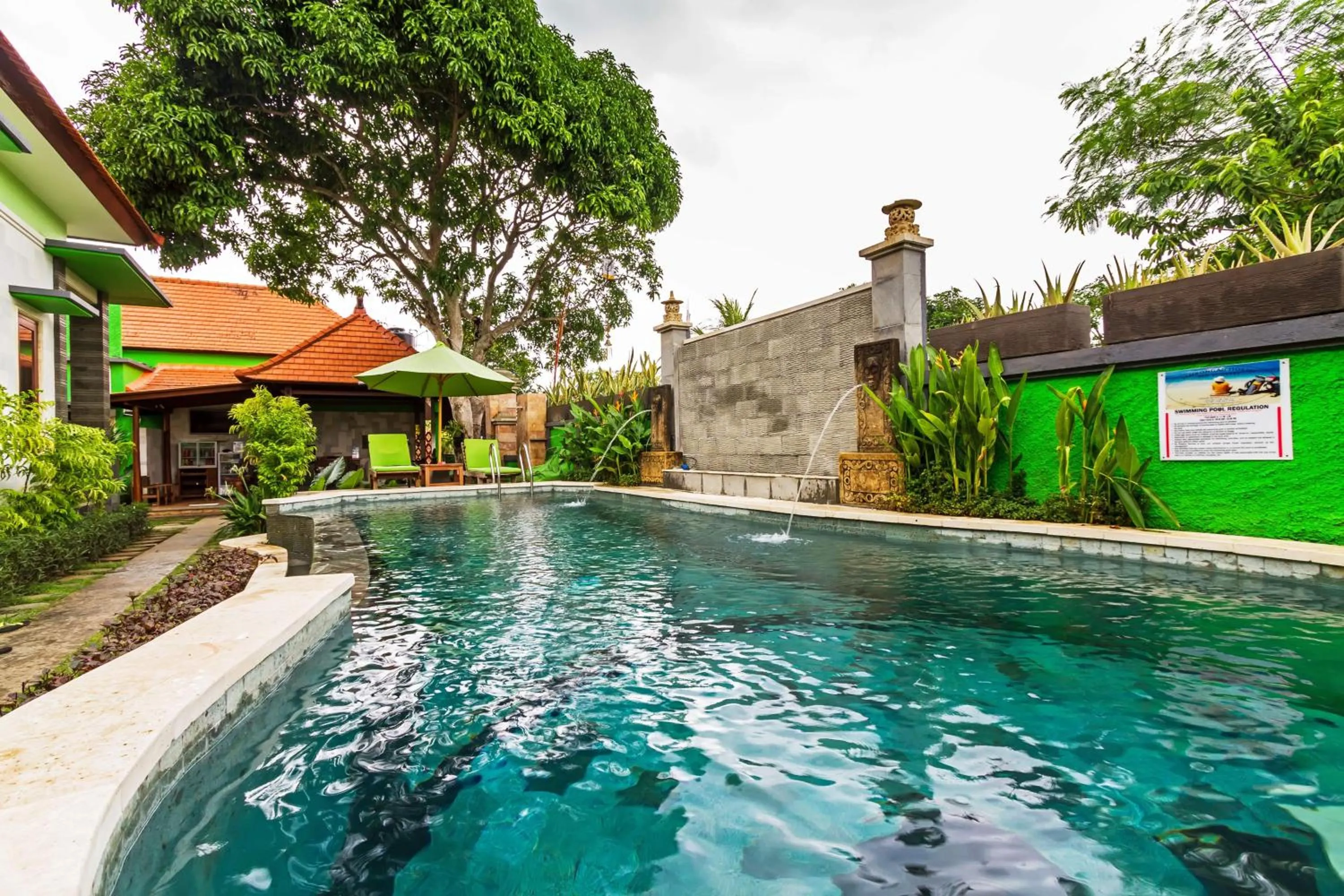 Swimming pool in Lembongan Hostel