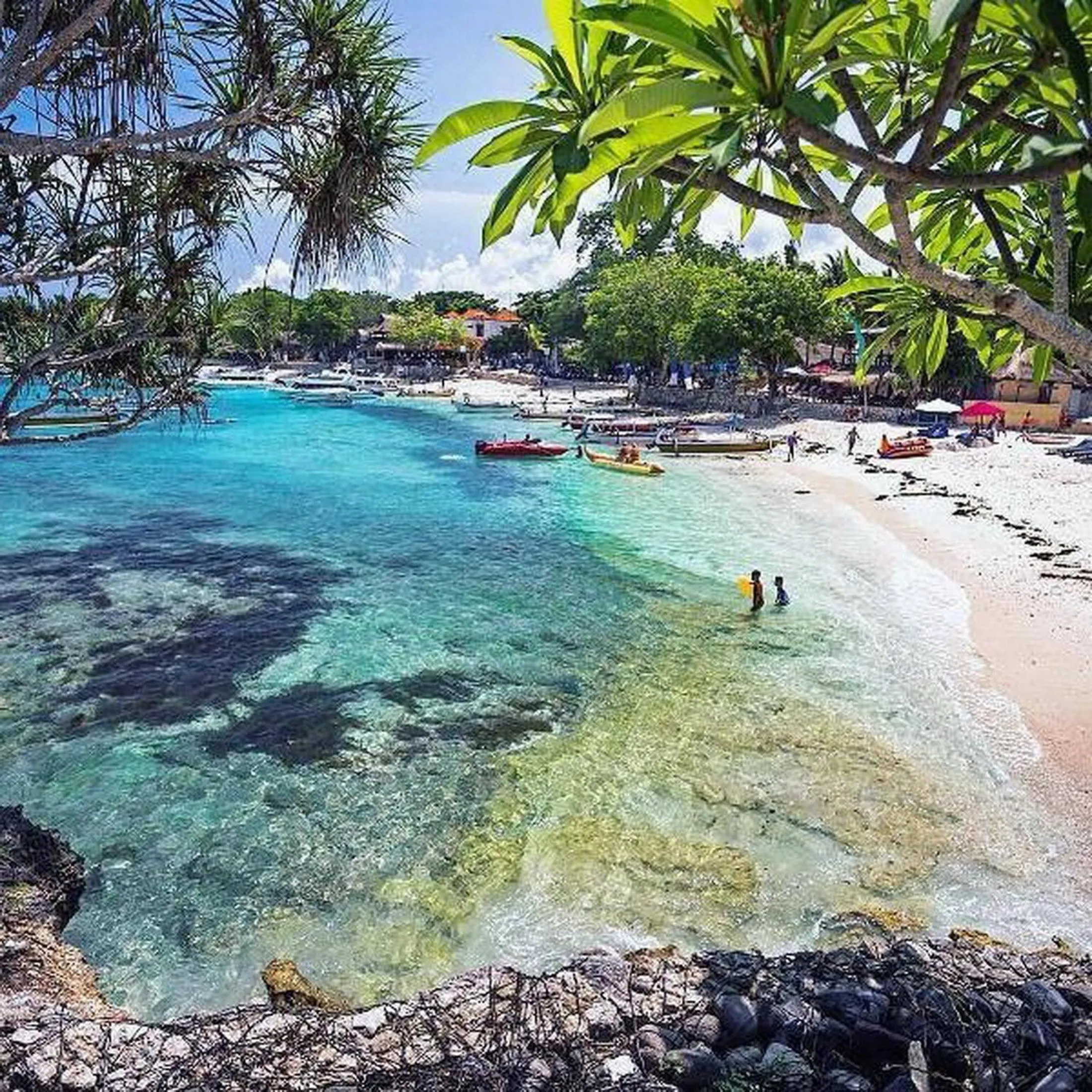 Beach in Lembongan Hostel
