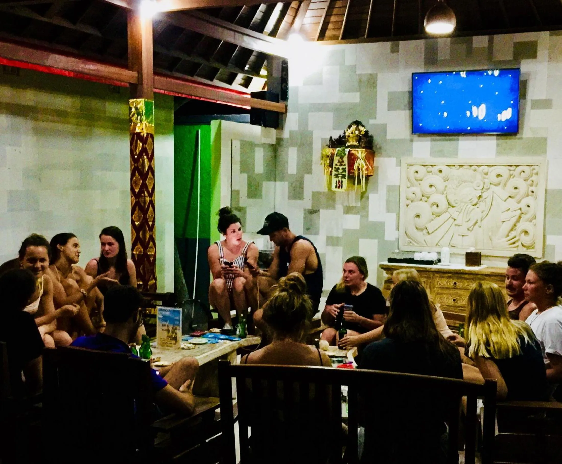 Communal lounge/ TV room in Lembongan Hostel