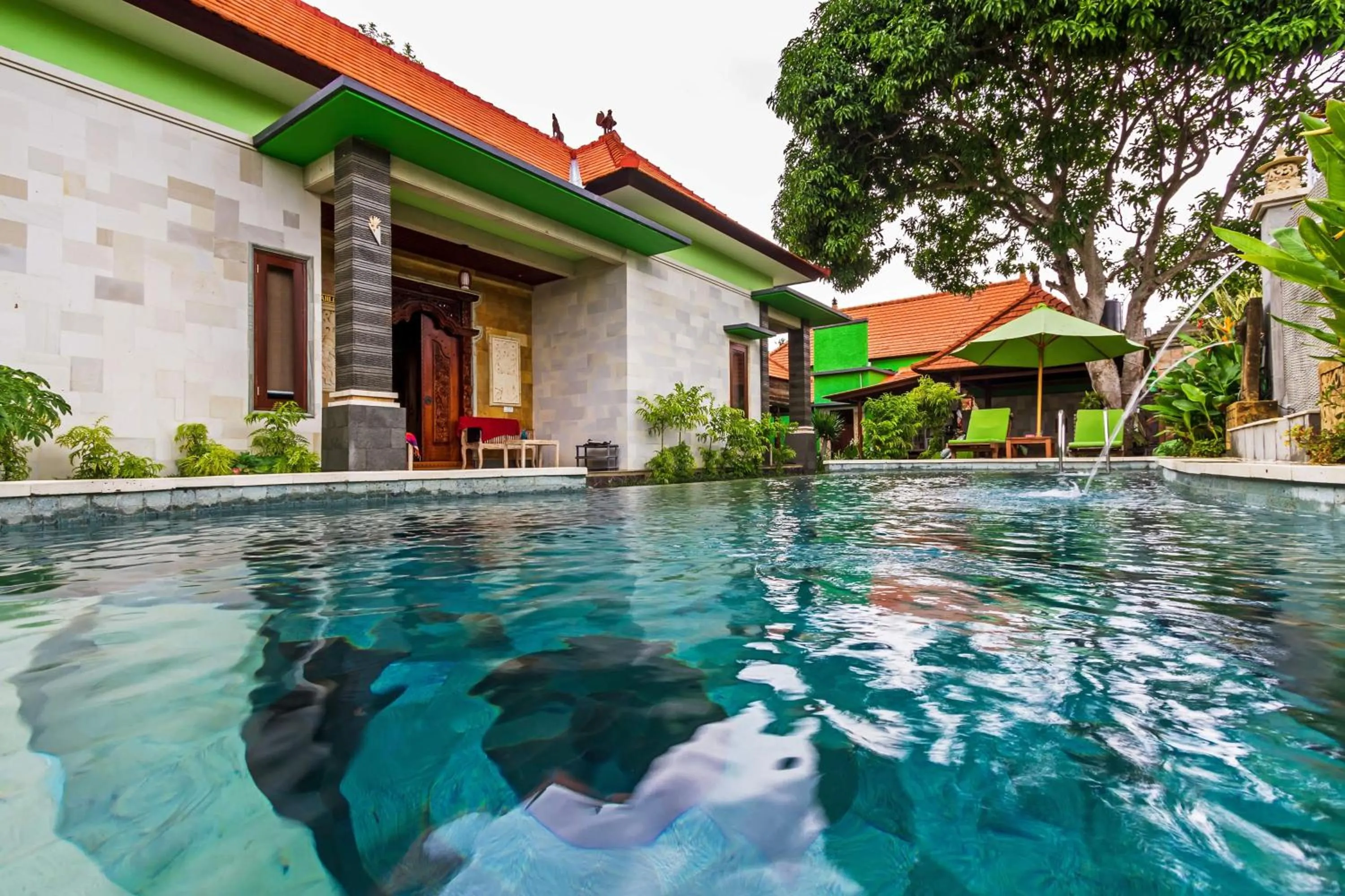 Swimming pool in Lembongan Hostel