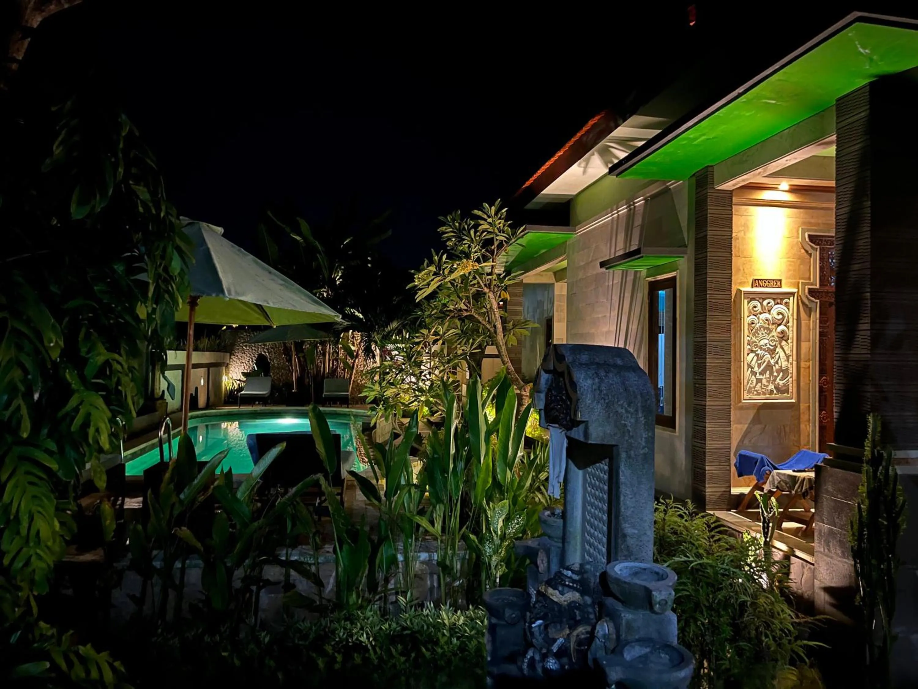 Swimming pool in Lembongan Hostel
