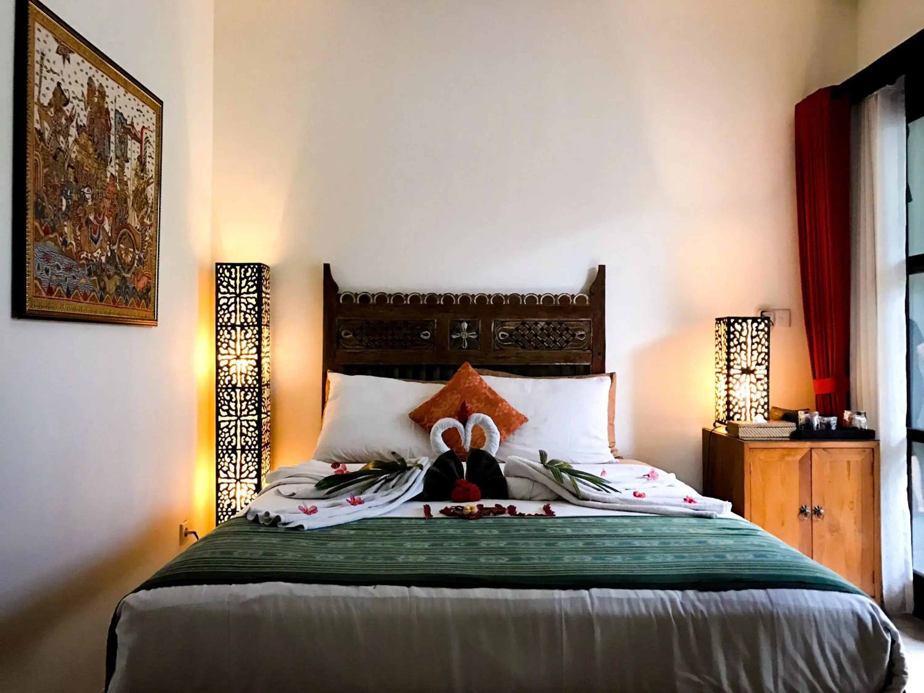 Shower, Bed in Kembali Lagi Guest House Shower, Bed in Kembali Lagi Guest House