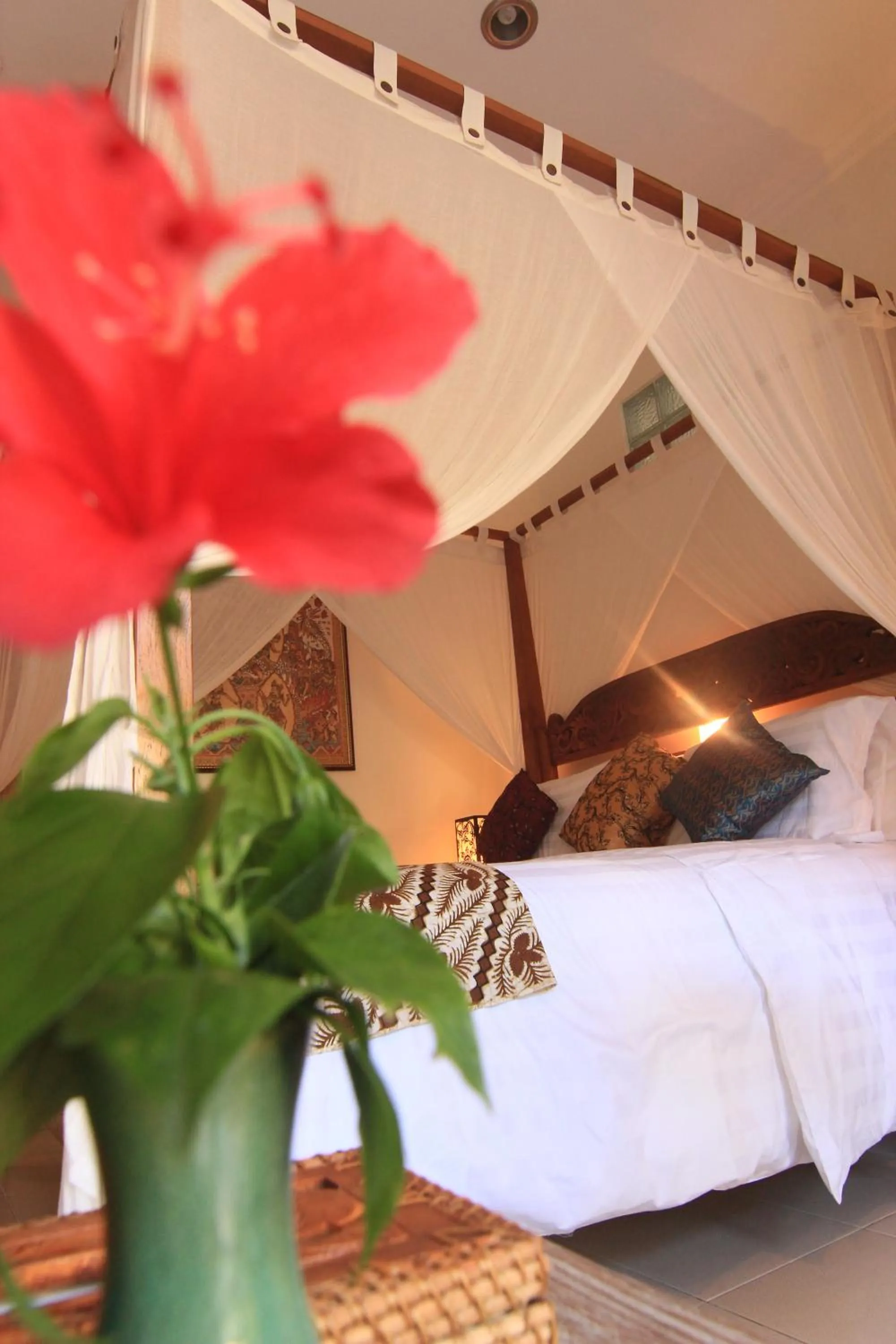 Shower, Bed in Kembali Lagi Guest House