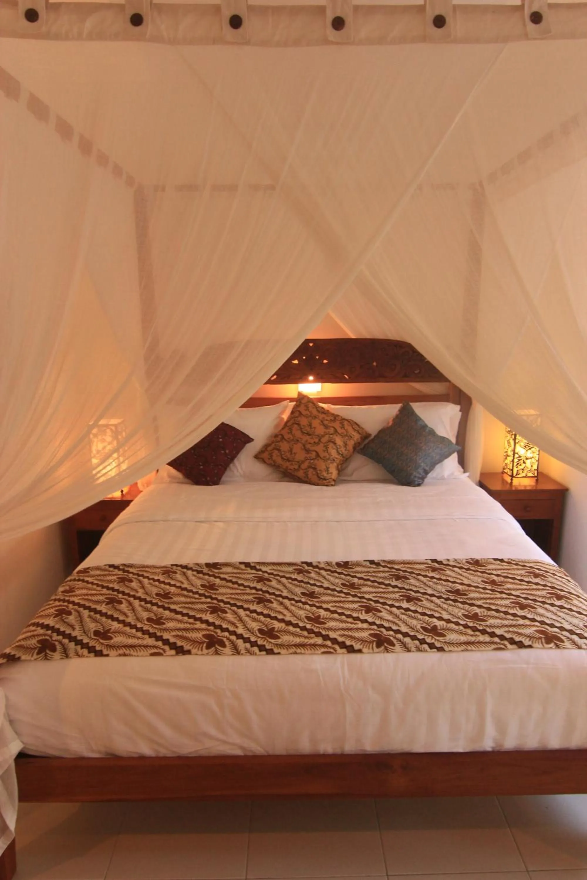 Shower, Bed in Kembali Lagi Guest House