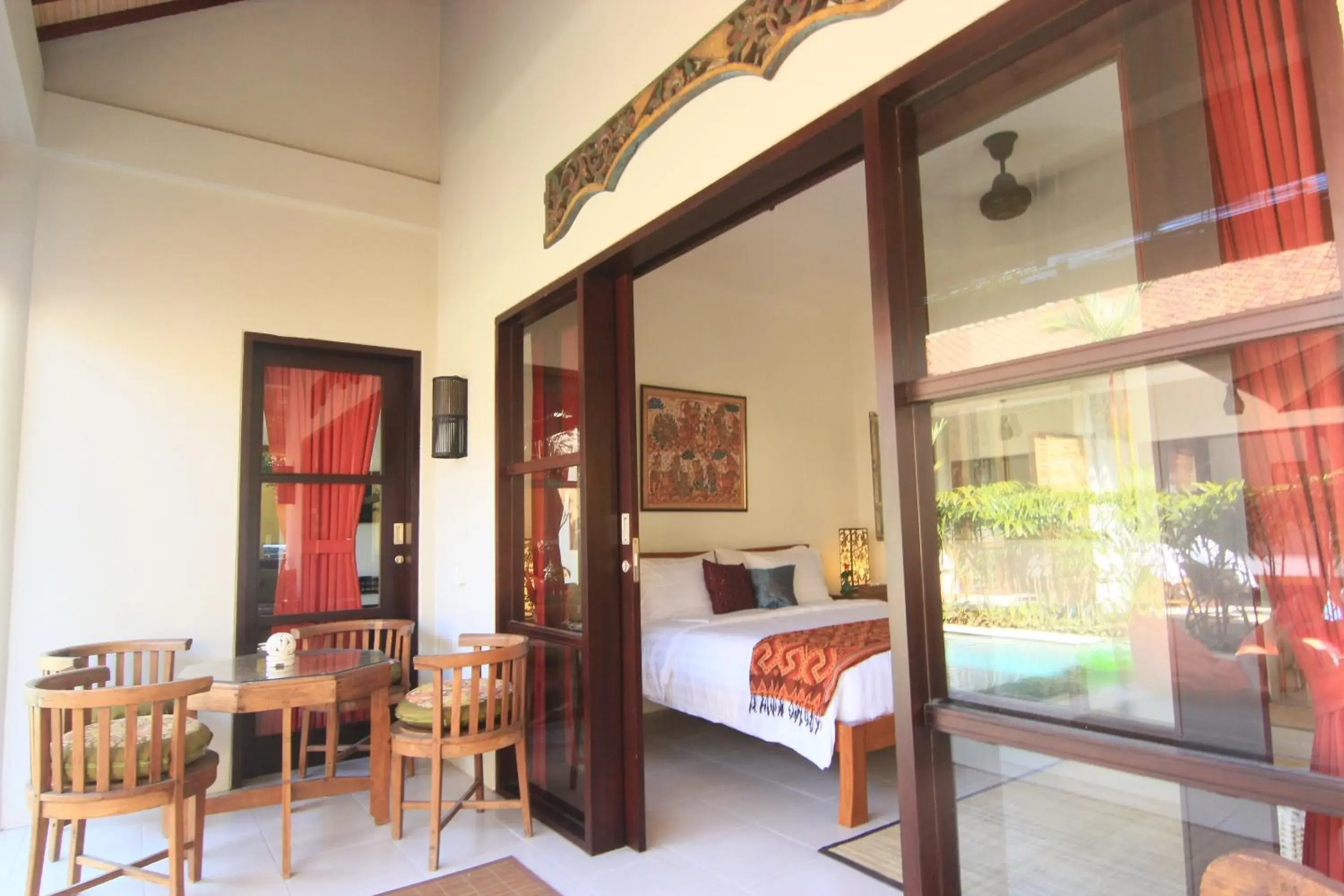 Shower, Bed in Kembali Lagi Guest House Shower, Bed in Kembali Lagi Guest House