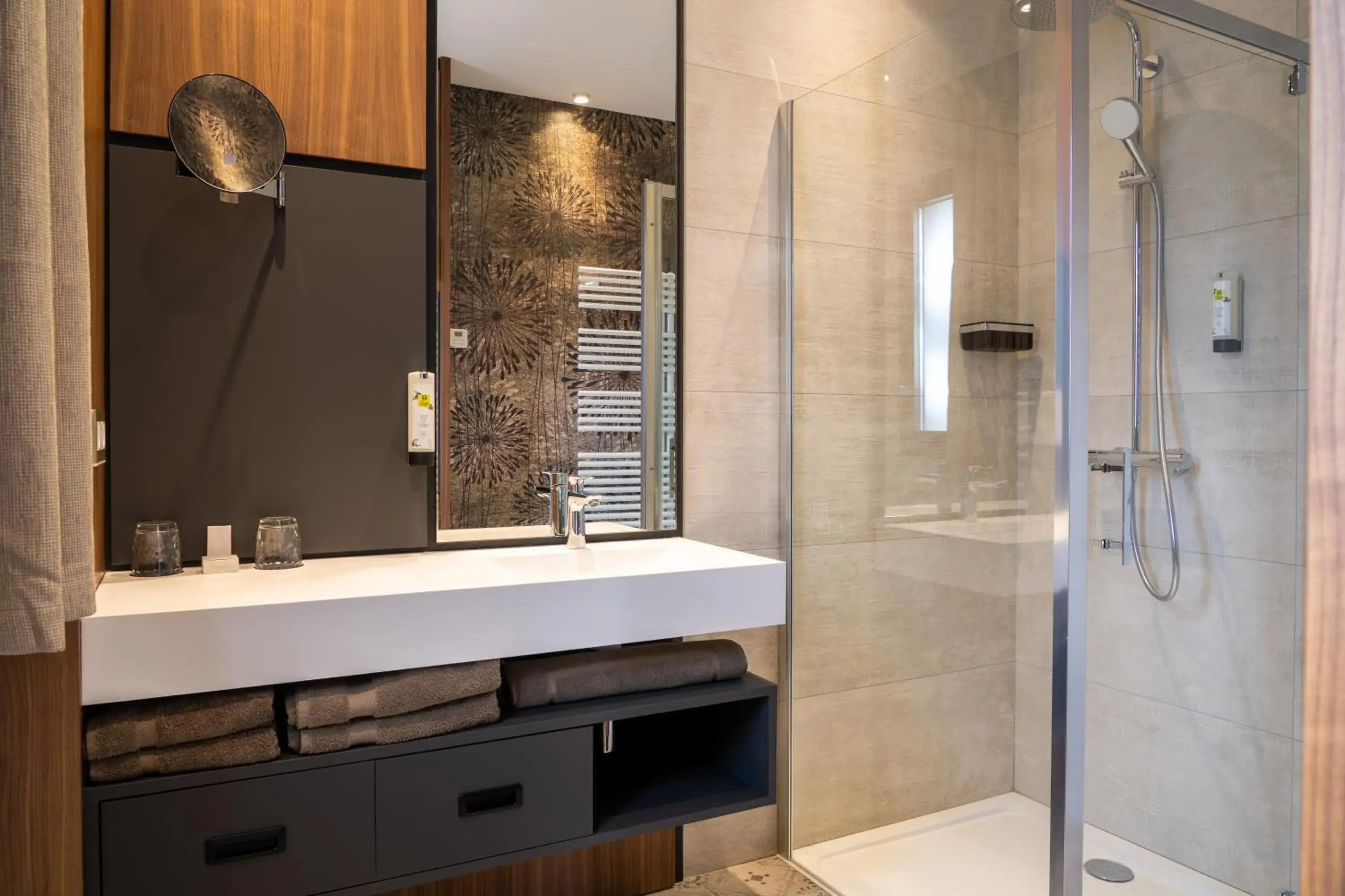 Shower in Logis Auberge Les Murets Hotel Restaurant Spa Shower in Logis Auberge Les Murets Hotel Restaurant Spa