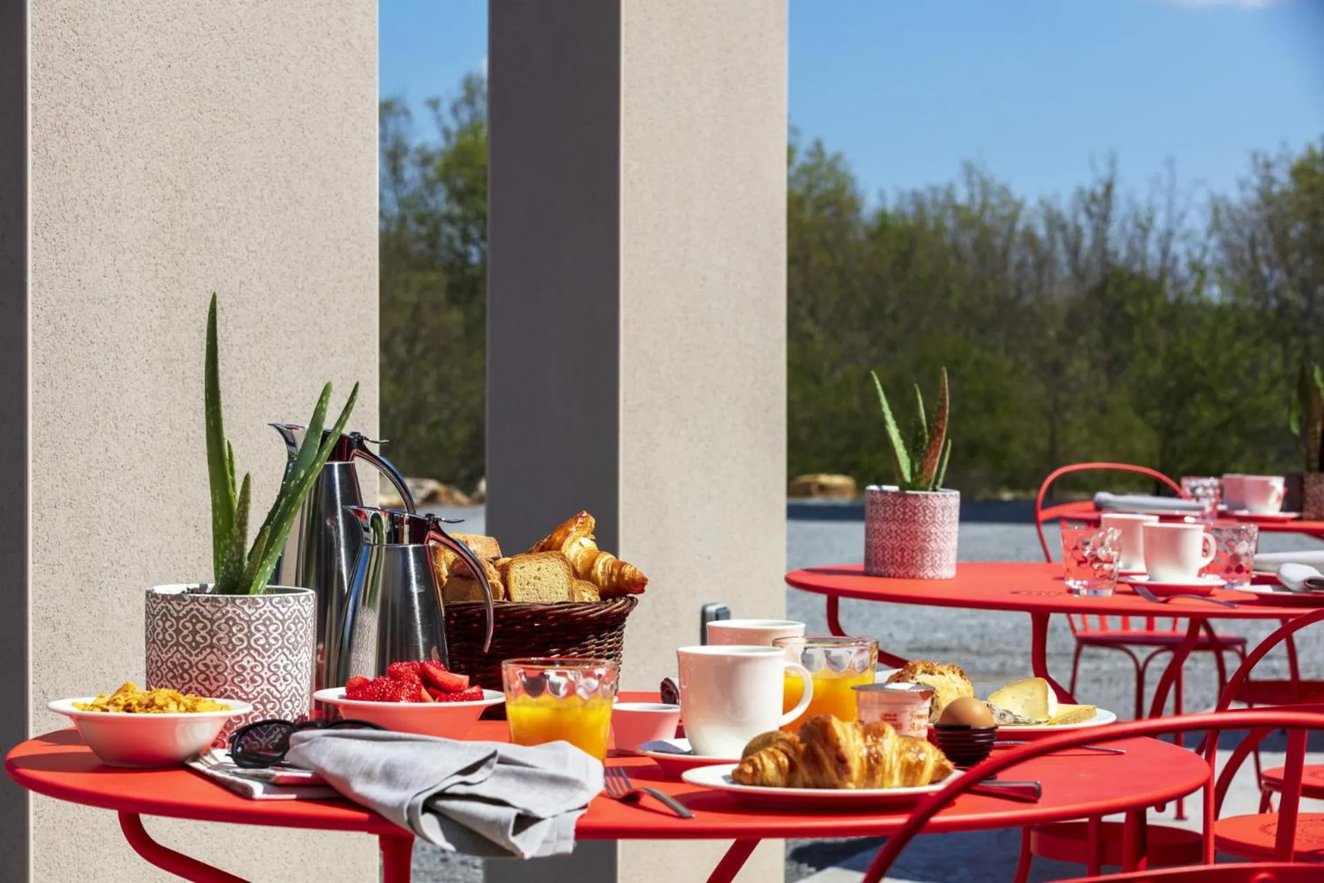 Restaurant/places to eat in Logis Auberge Les Murets Hotel Restaurant Spa