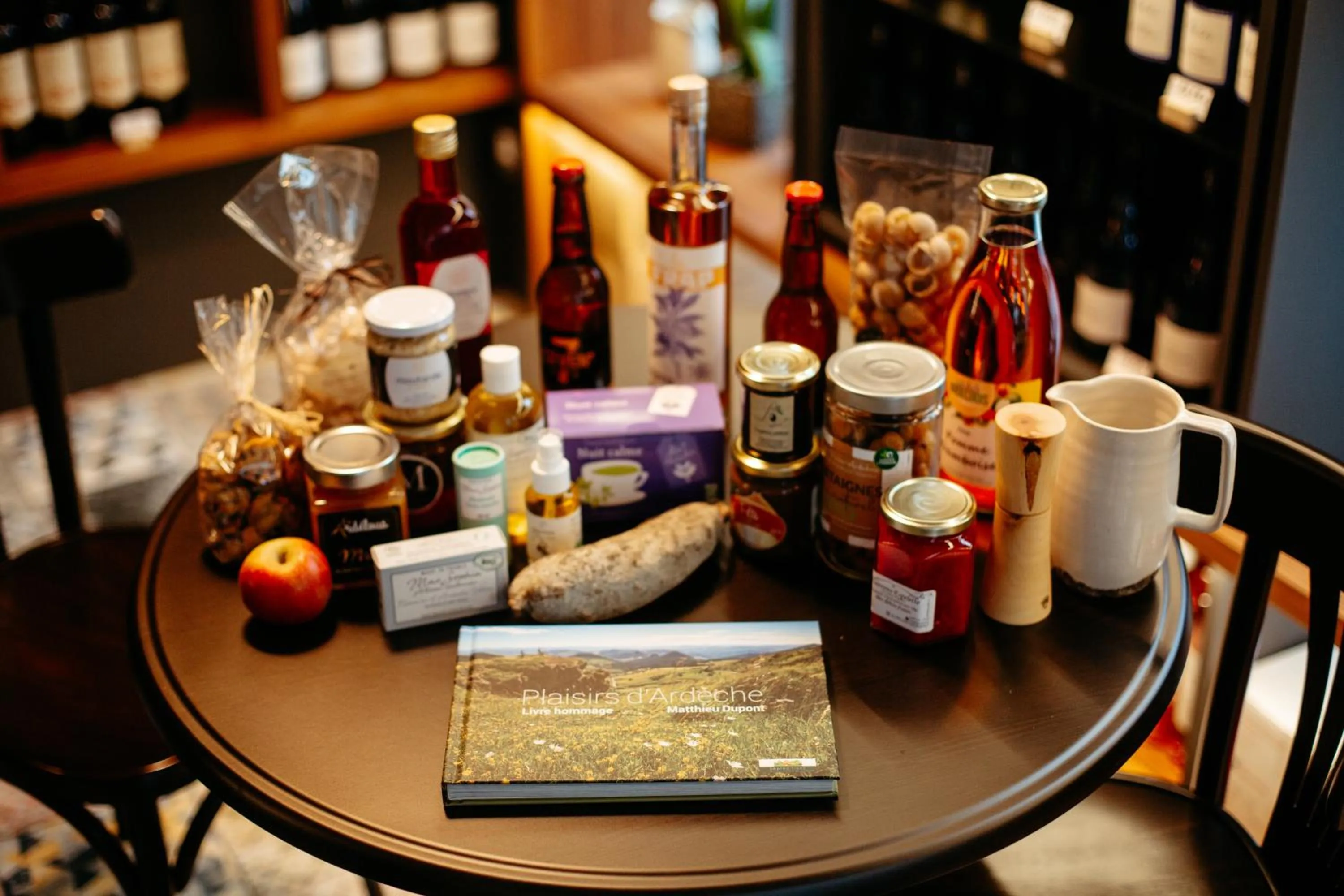 Lounge or bar in Logis Auberge Les Murets Hotel Restaurant Spa